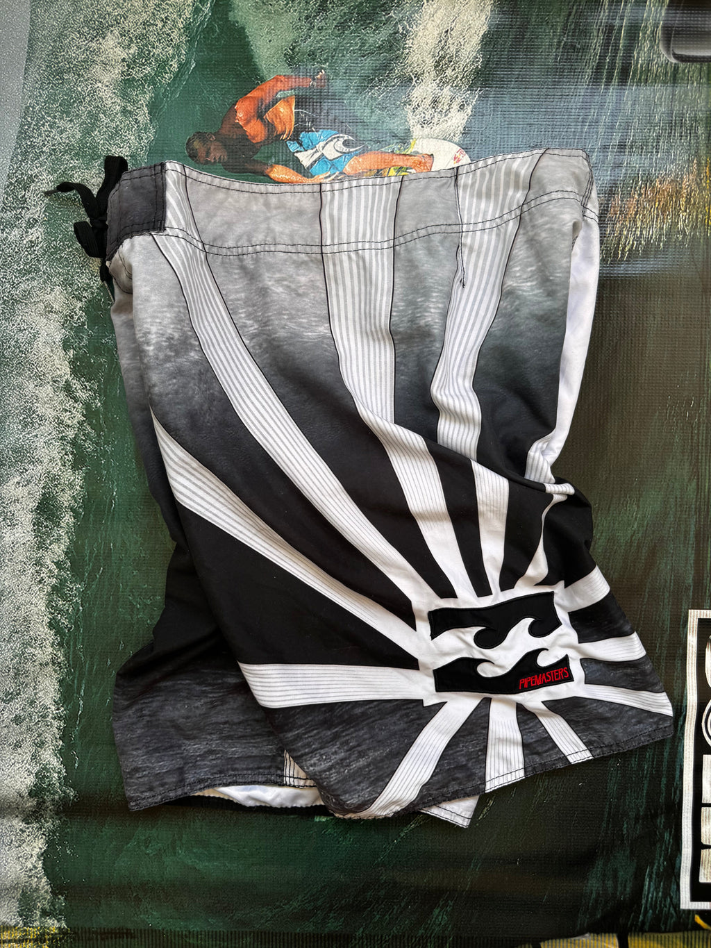 Billabong Andy Irons Pipe Masters Rising Sun boardshorts black white size 36