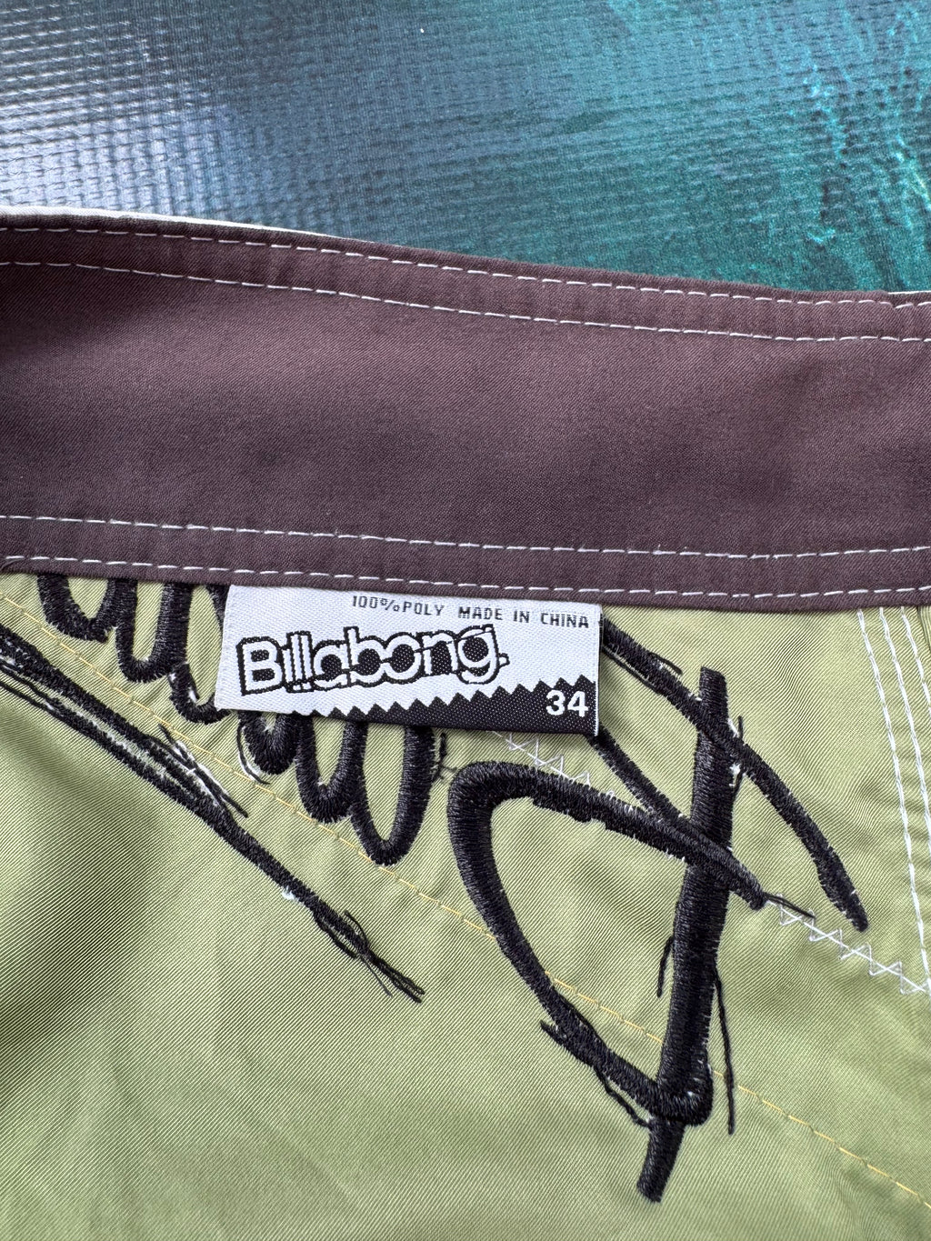 Y2K Billabong boardshorts green/white size 34 – close-up