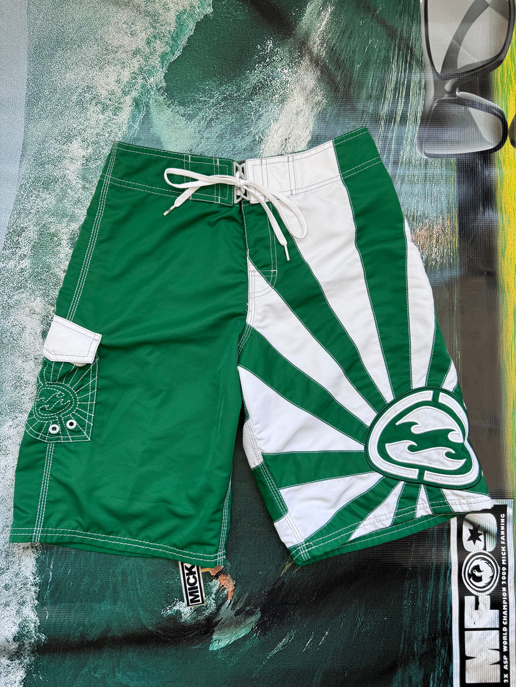 Y2K Billabong Andy Irons boardshorts green/white size 28 – back view