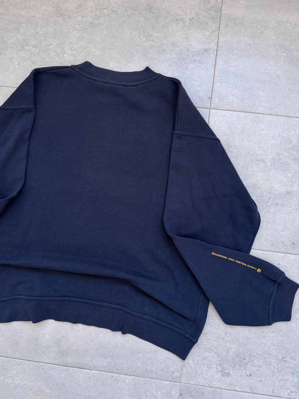 Y2K Quiksilver sweatshirt in navy, size M, vintage surf crewneck - detail view