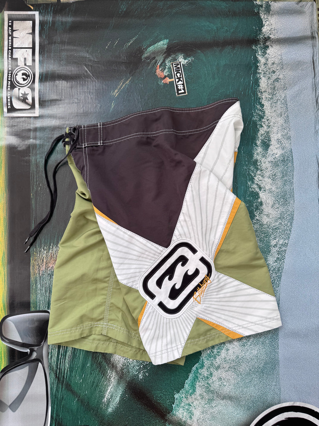 Y2K Billabong boardshorts green/white size 34 – back view