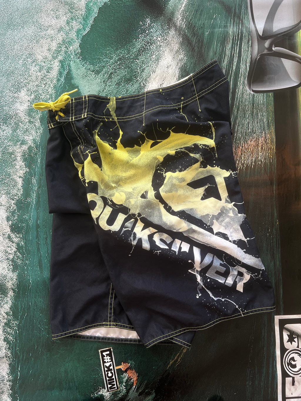 Y2K Quiksilver Boardshorts (16Y)