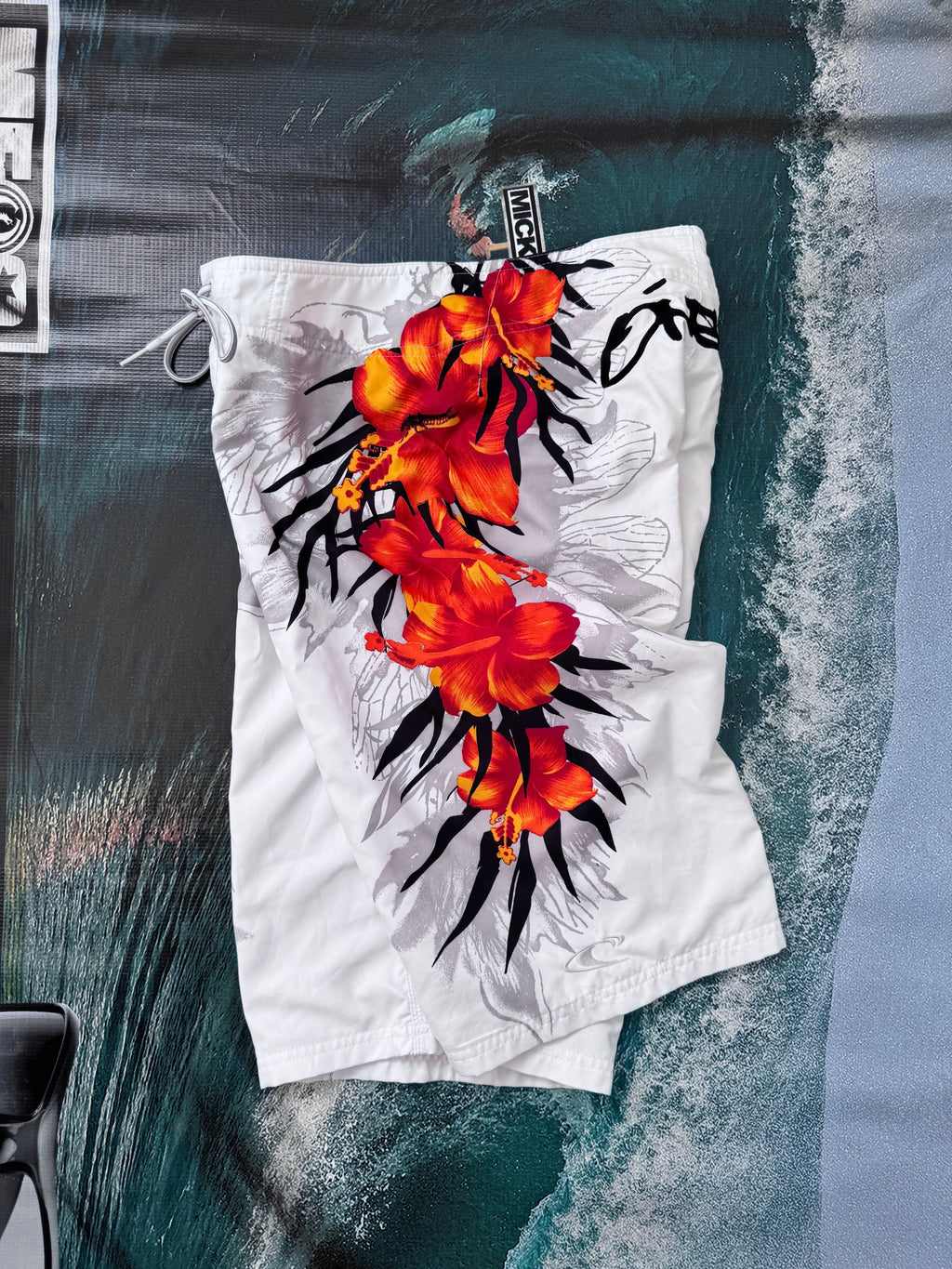 Y2K O'Neill Floral boardshorts black/white size 28 – back view