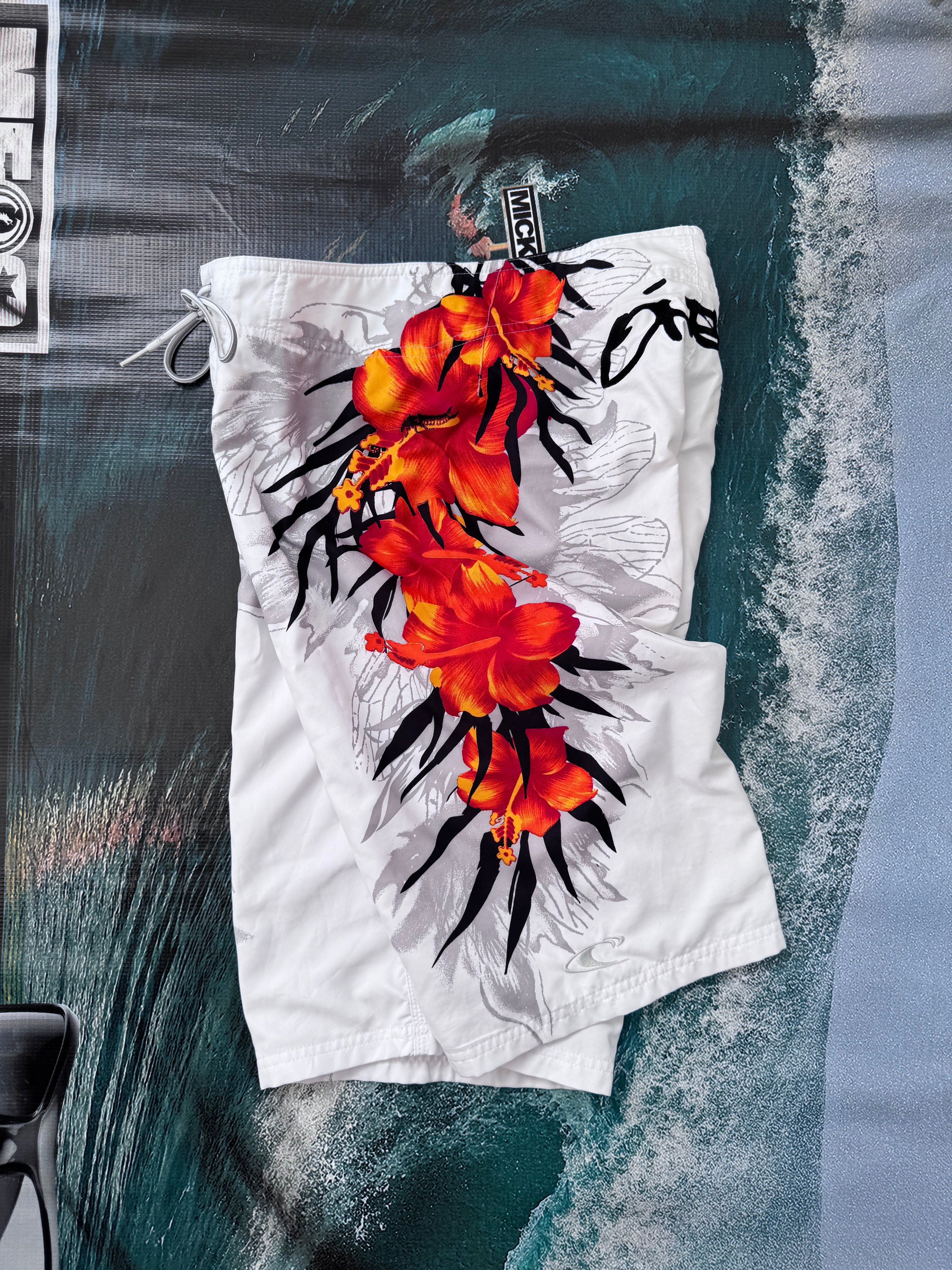 Y2K O'Neill Floral boardshorts black/white size 28 – back view
