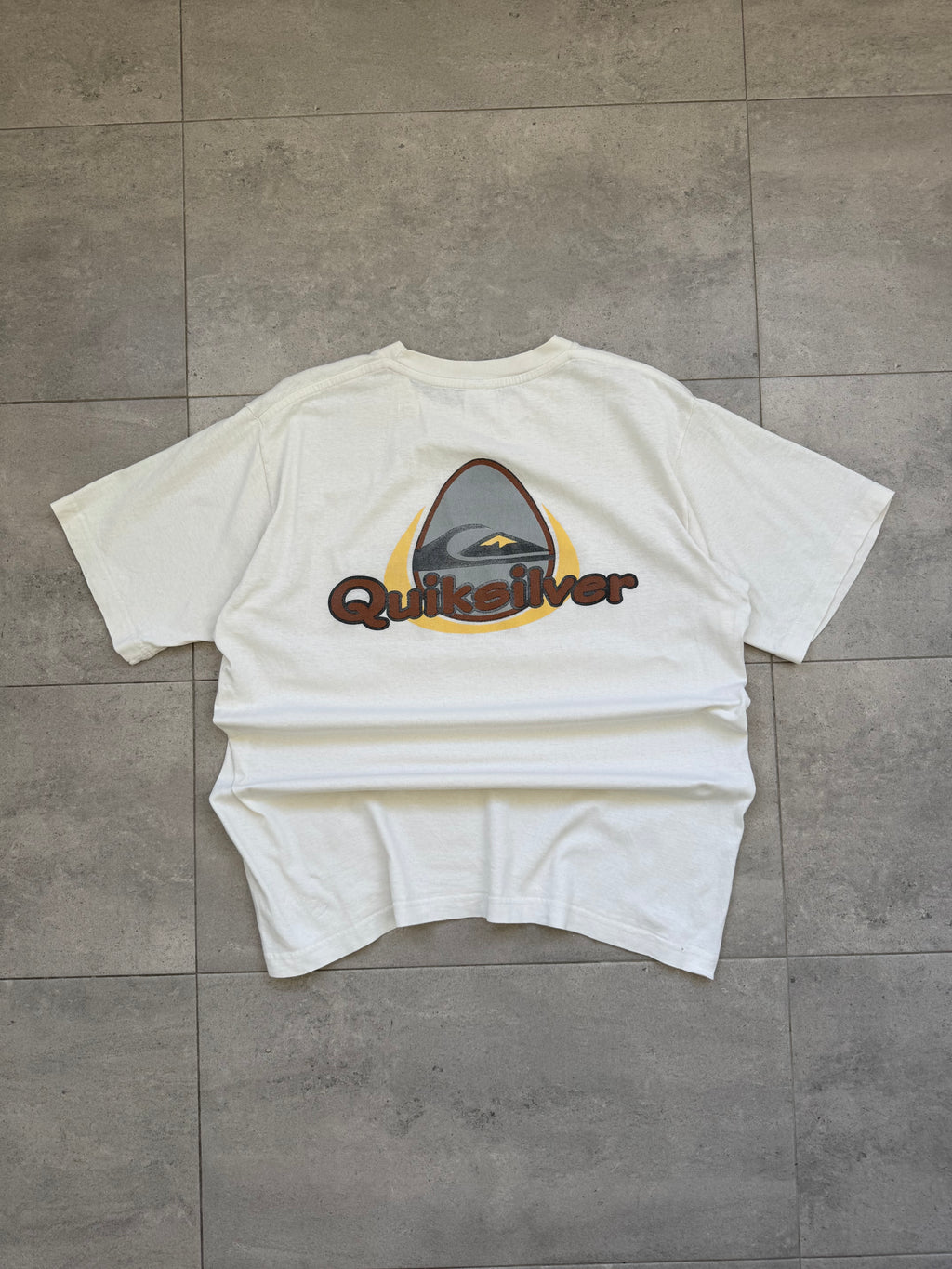 Vintage 90s Quiksilver t-shirt, white, size M - front