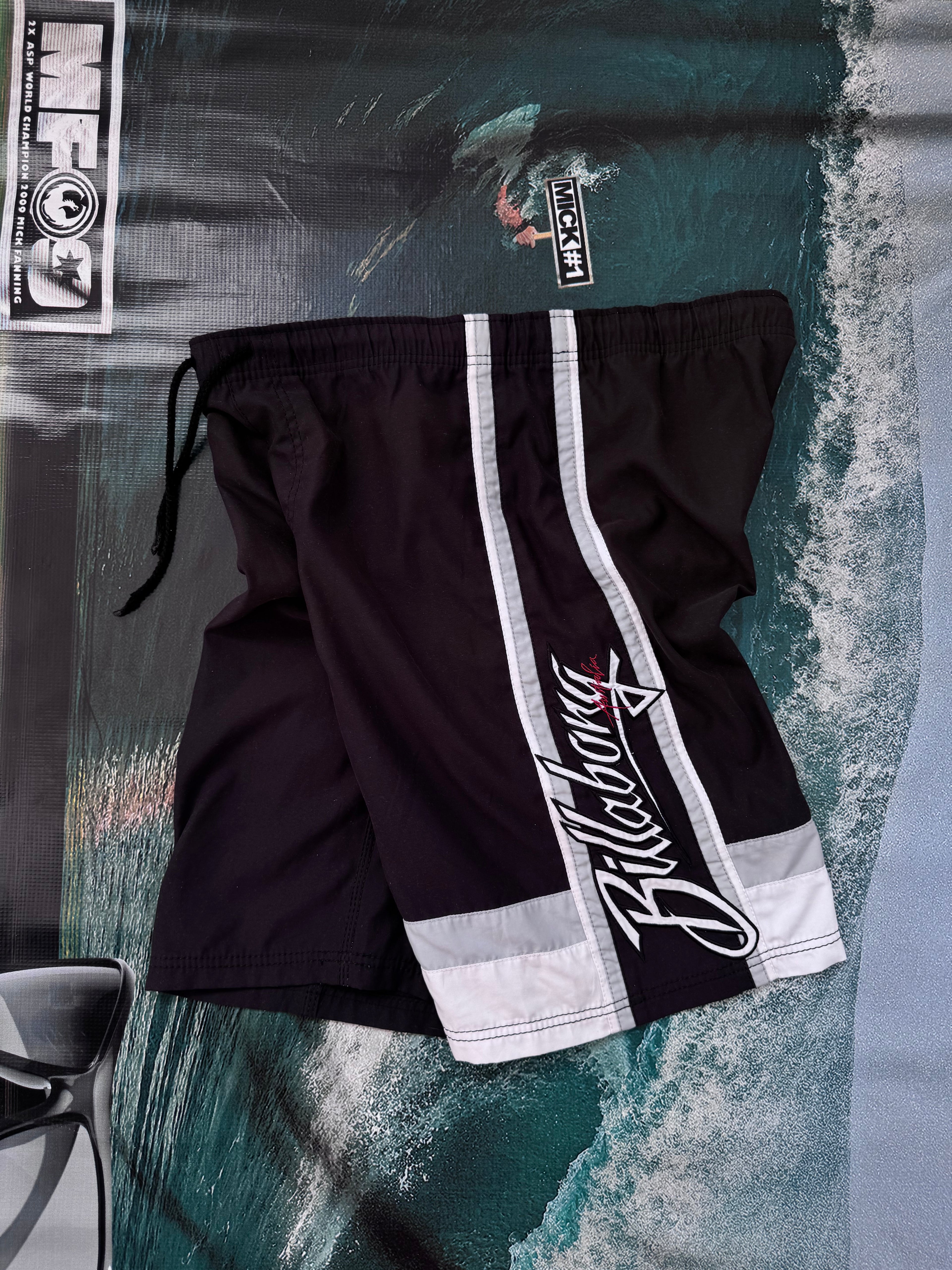 Y2K Billabong boardshorts black/white size 32 – front view
