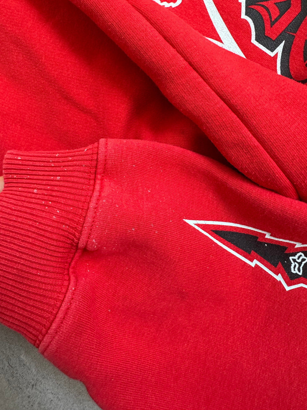 Y2K Fox Racing sweatshirt in red, size M, vintage streetwear - close-up detail