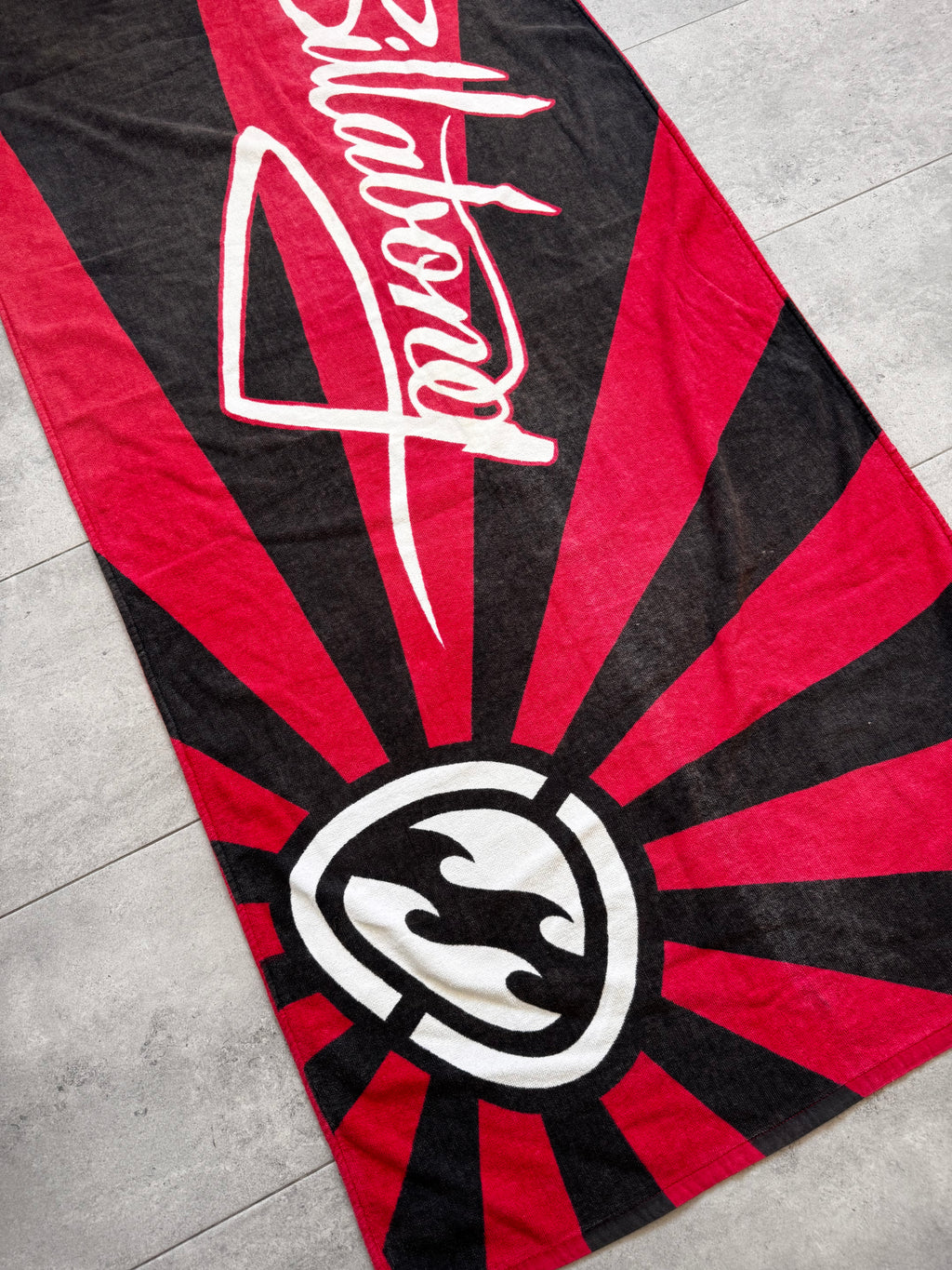 Vintage Y2K Billabong beach towel, logo detail