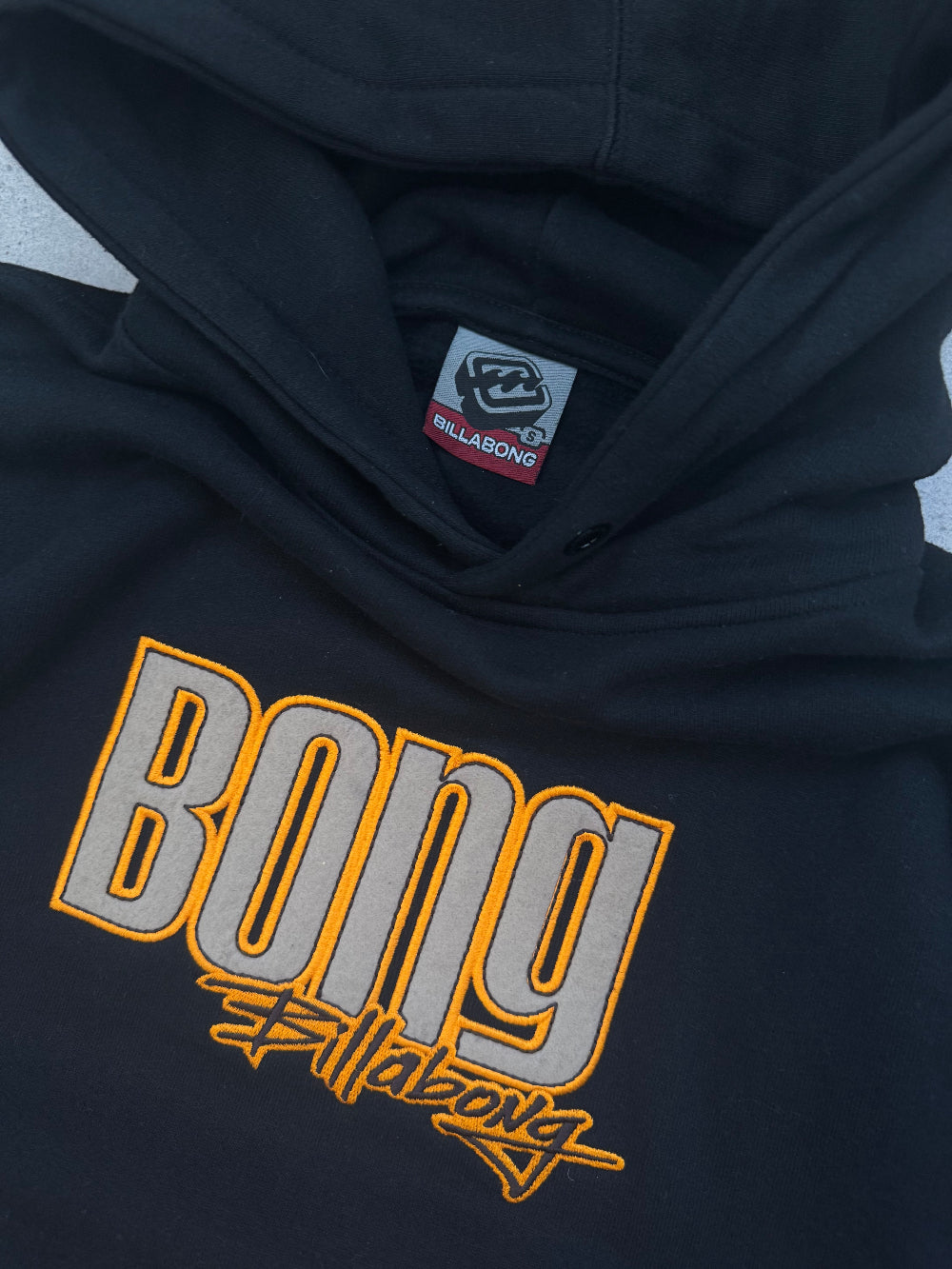 Y2K Billabong deadstock sweatshirt logo detail — never worn vintage surfwear