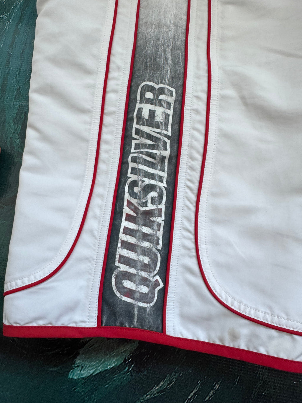 Y2K Quiksilver boardshorts black/white size 31 – close-up