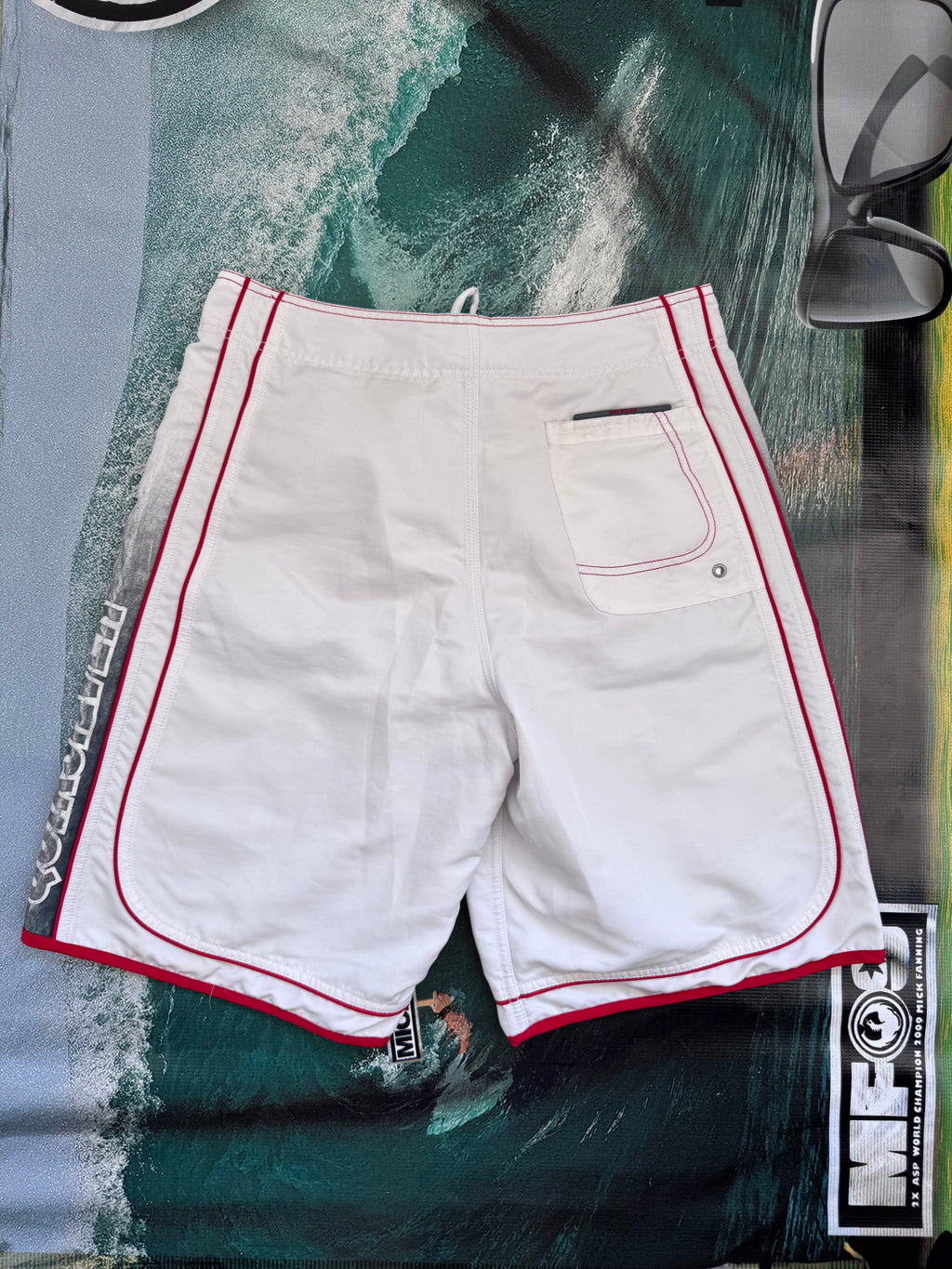 Y2K Quiksilver boardshorts black/white size 31 – detail view