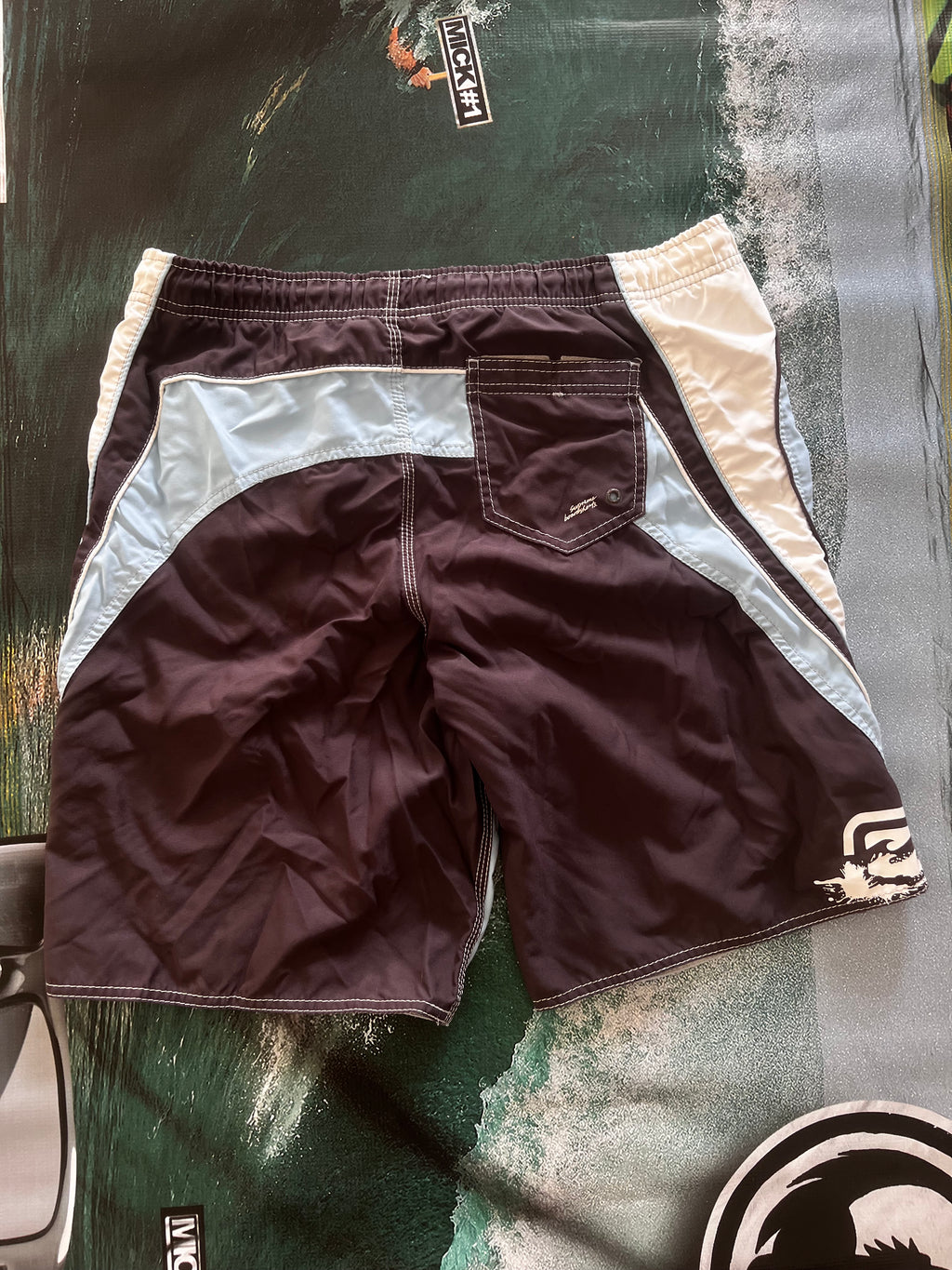 Y2K Billabong boardshorts back detail — rare vintage surf brand