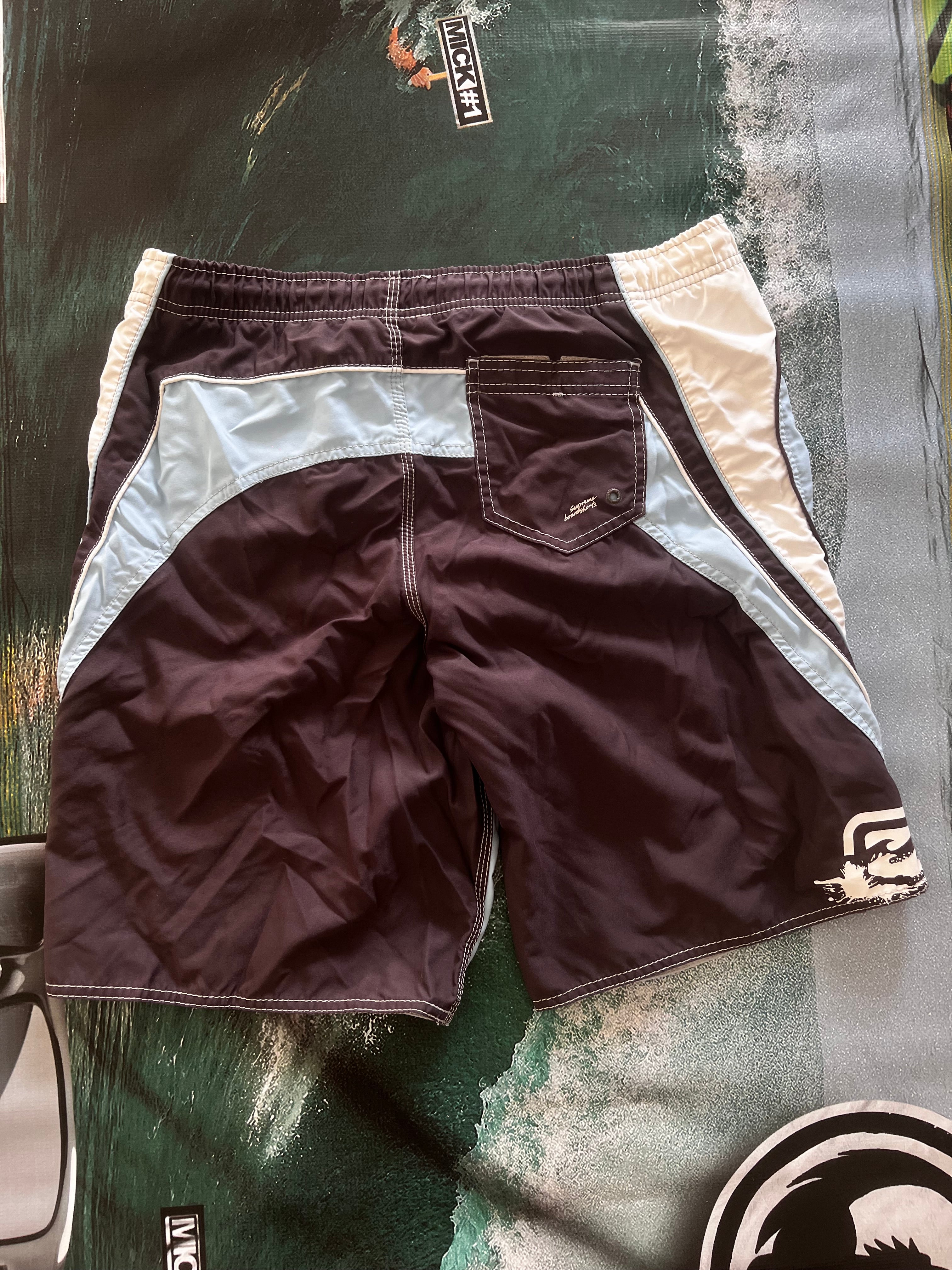 Y2K Billabong boardshorts back detail — rare vintage surf brand