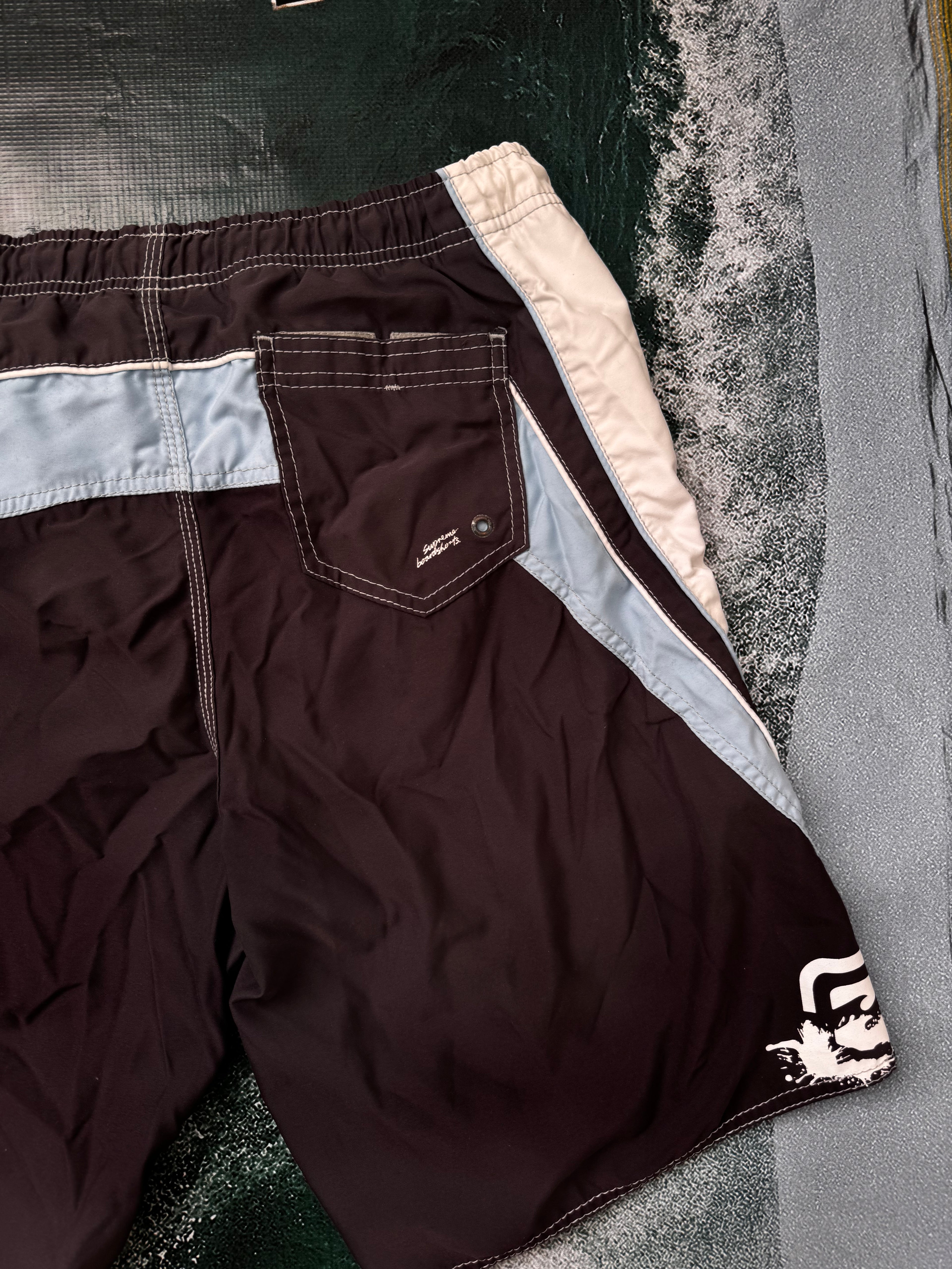Vintage Y2K Billabong boardshorts, logo detail