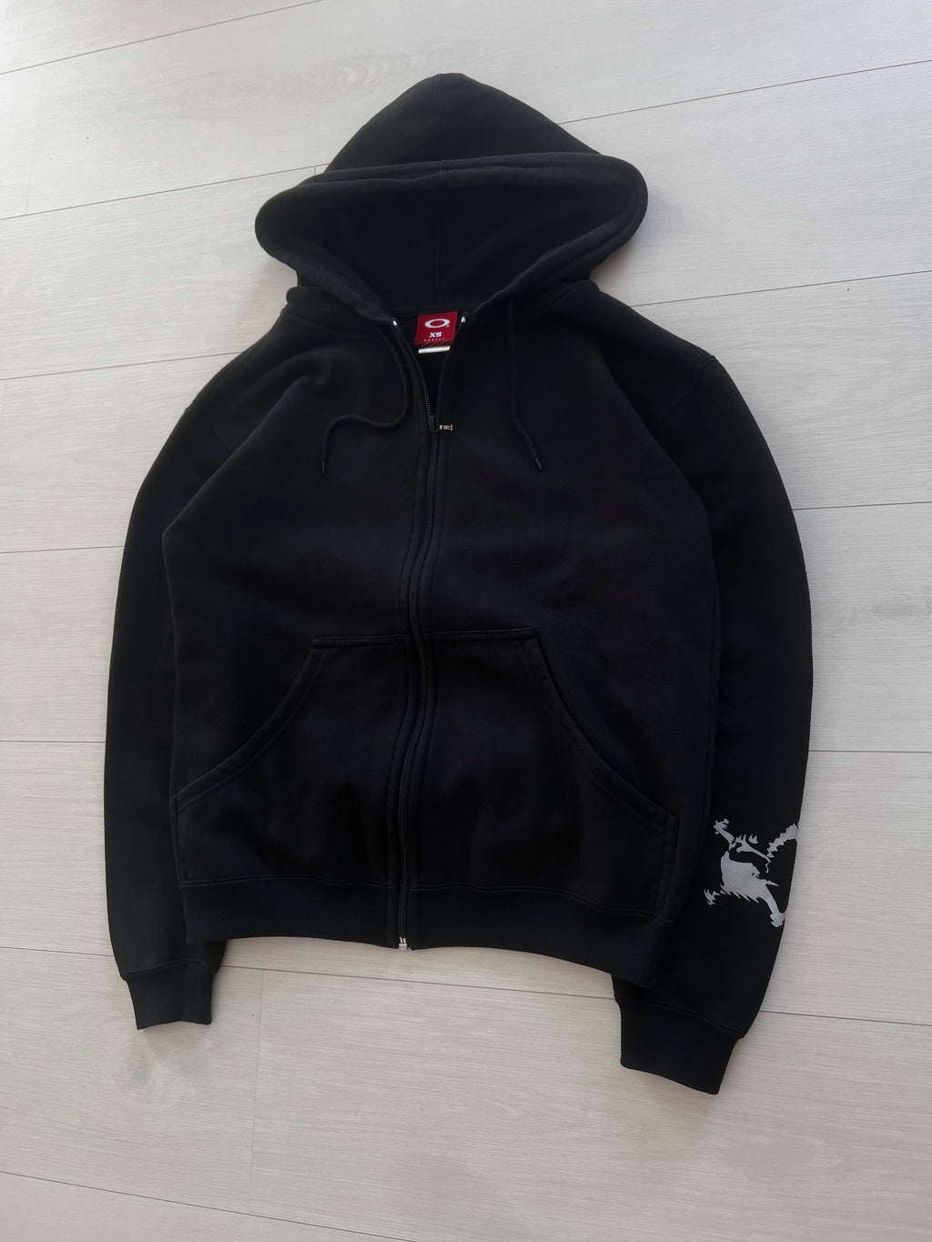 2000s Oakley sweatshirt front logo — authentic vintage surfwear