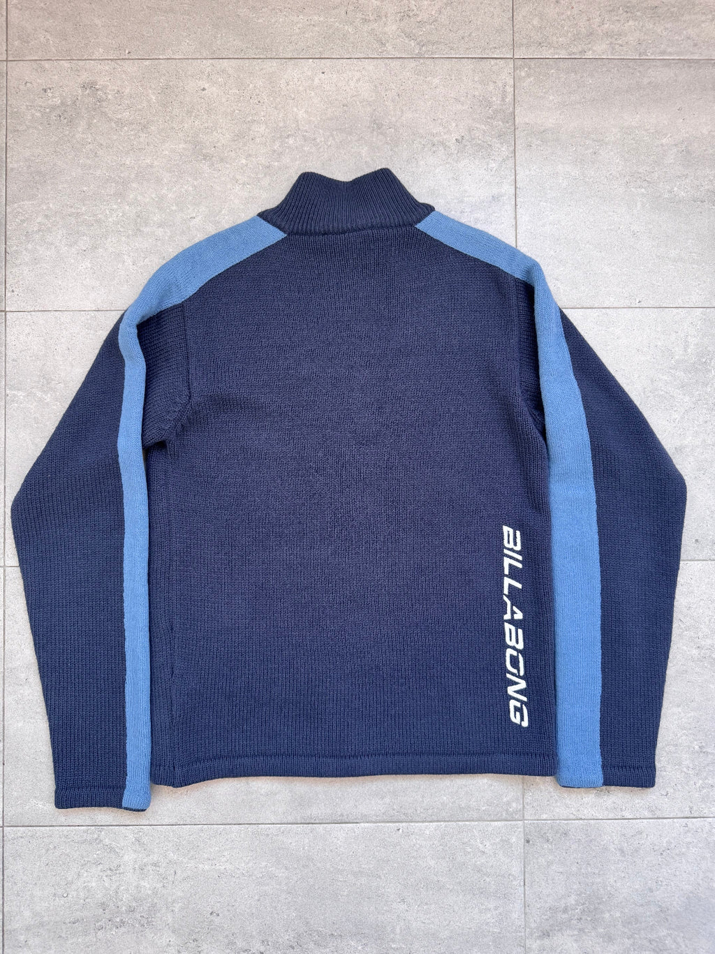 Y2K Billabong knit sweatshirt in navy and blue, fits small, vintage surf - close-up detail