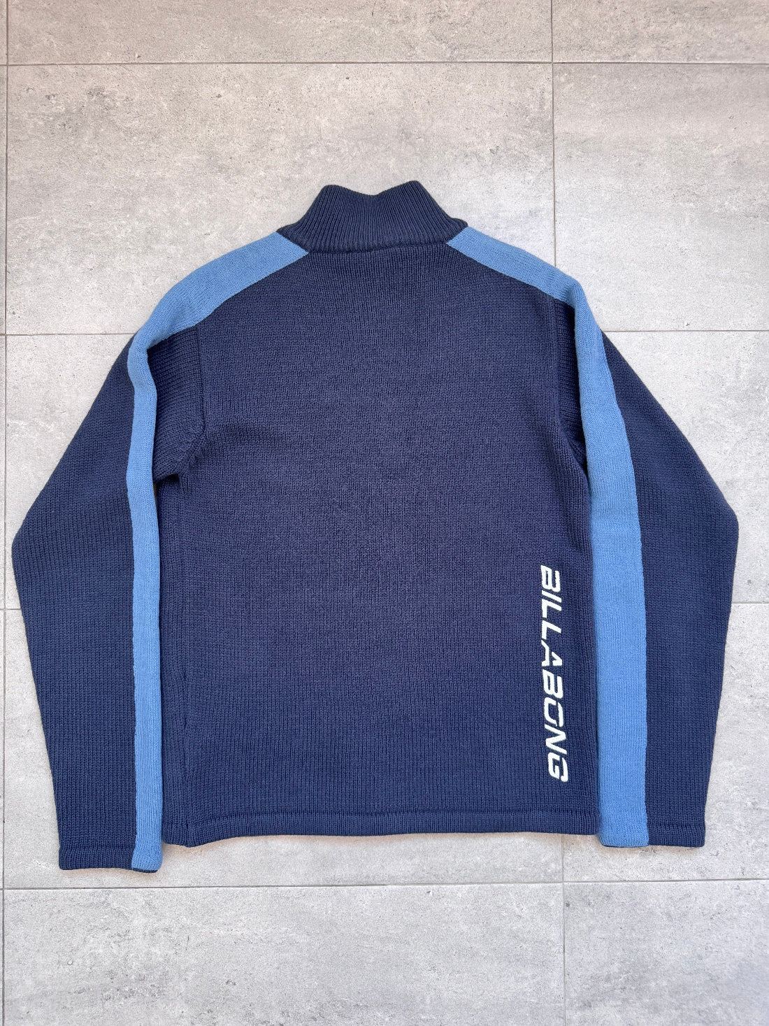 Y2K Billabong knit sweatshirt in navy and blue, fits small, vintage surf - close-up detail