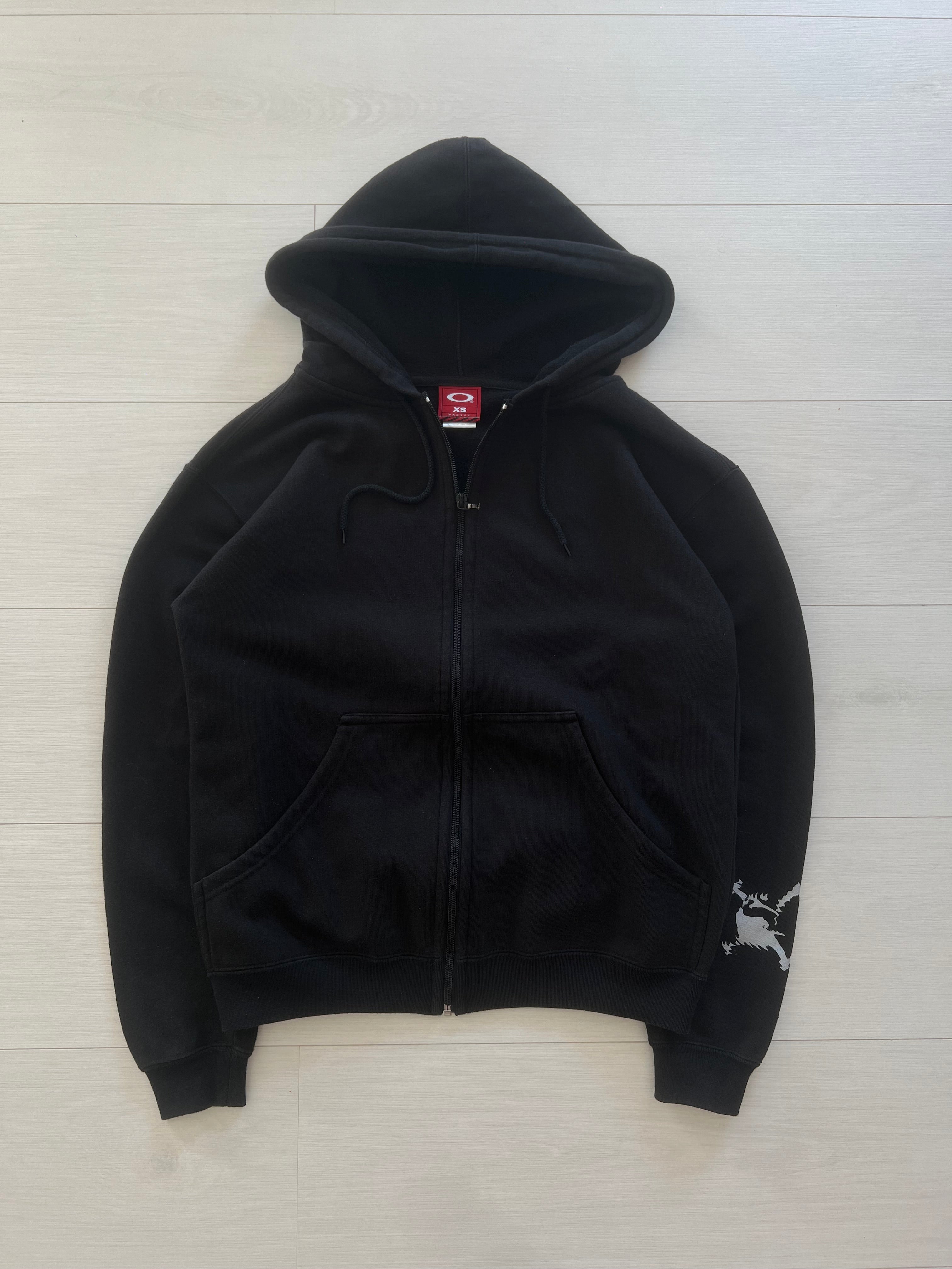 2000s Oakley vintage sweatshirt tag — genuine vintage surfwear