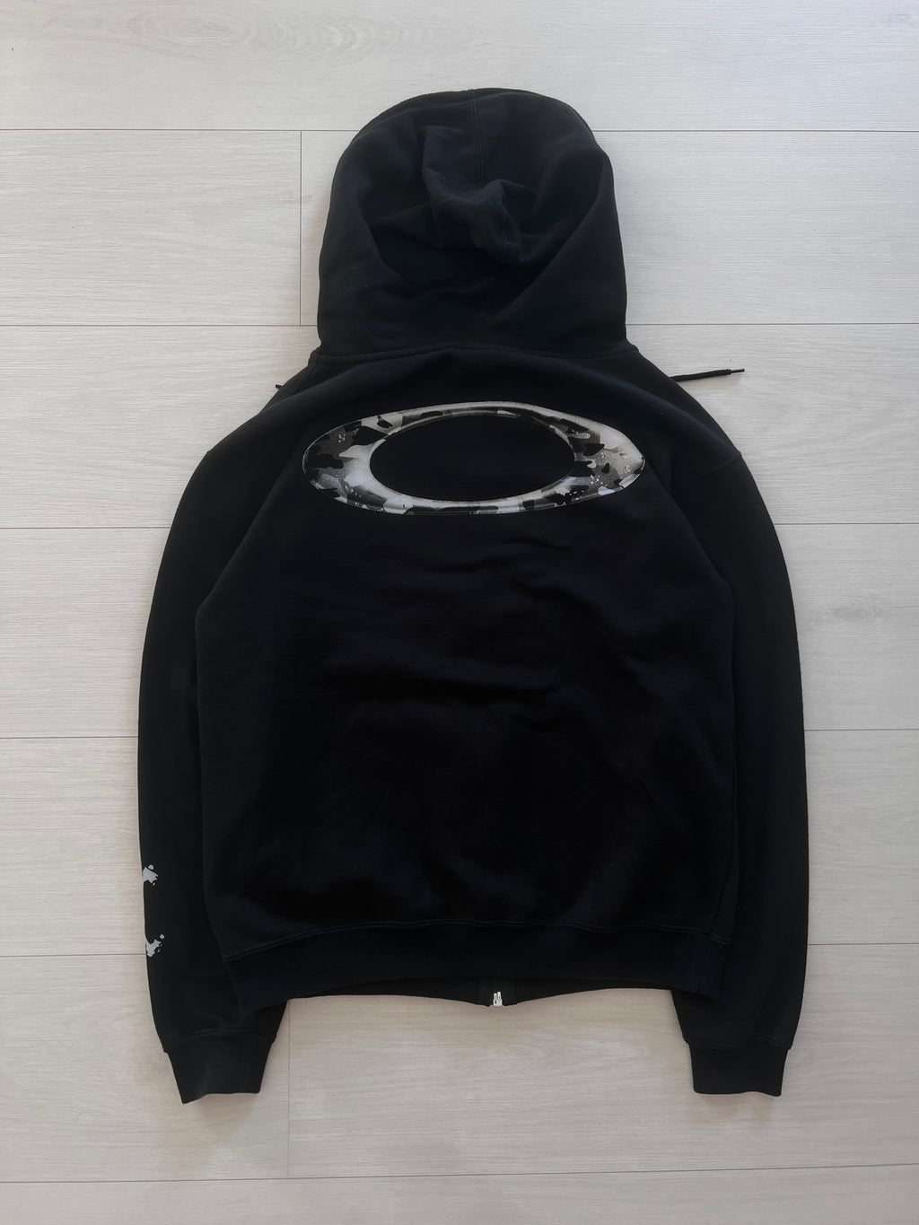 2000s Oakley sweatshirt back detail — rare vintage surf brand