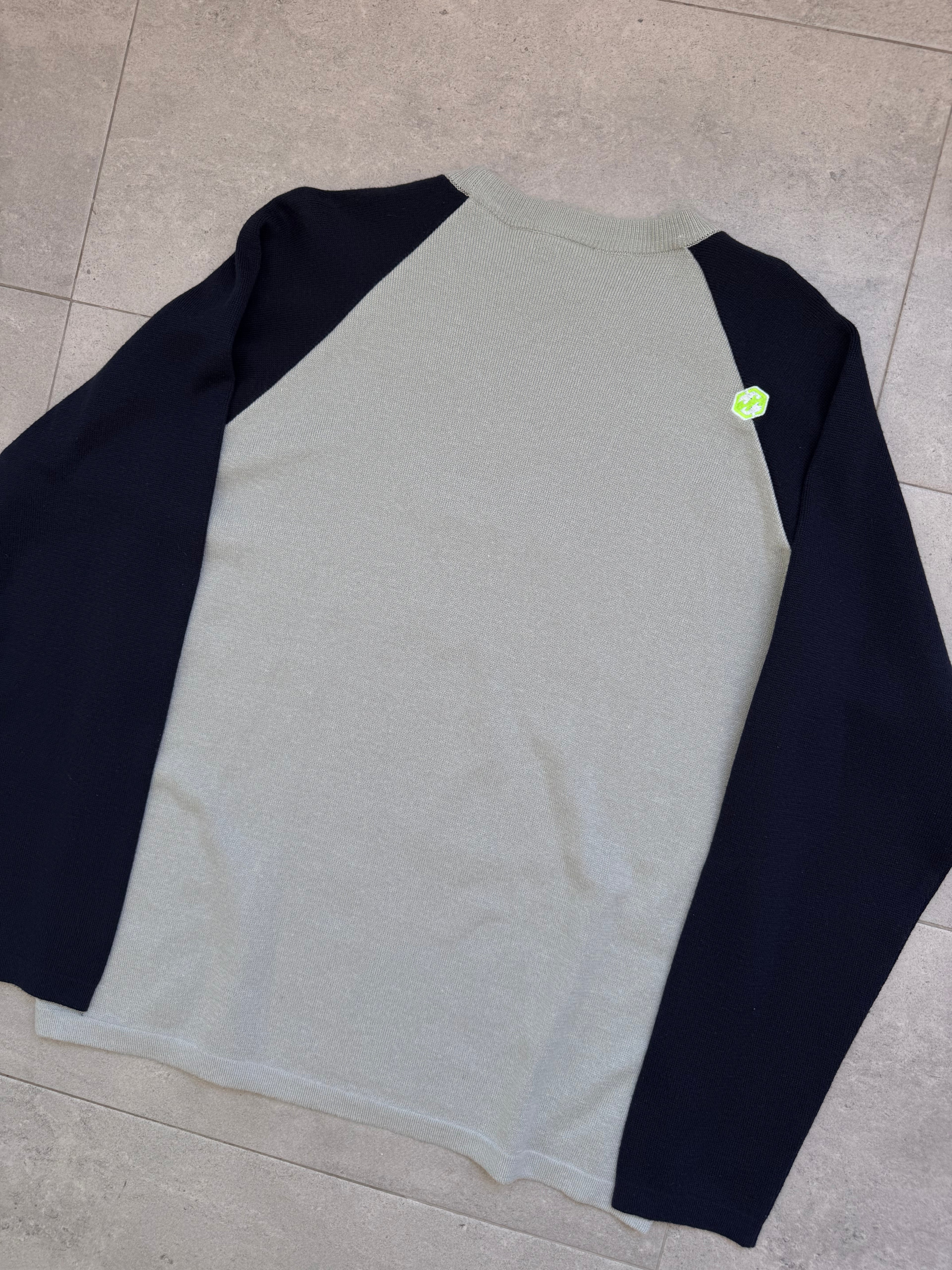 Y2K Billabong knit sweatshirt in grey and navy, size M, deadstock - detail view