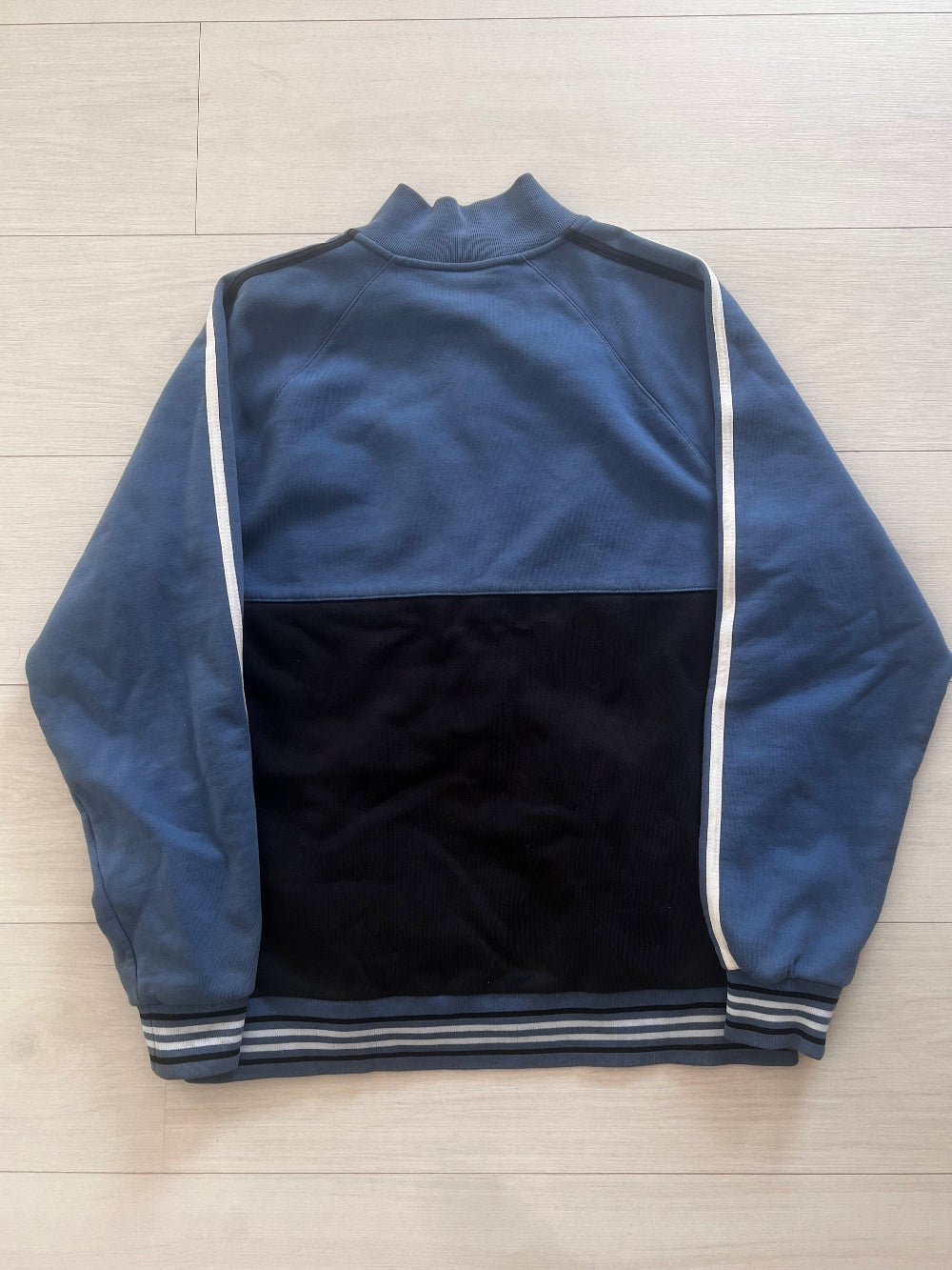 Y2K Quiksilver sweatshirt back detail — genuine vintage surfwear early 2000s