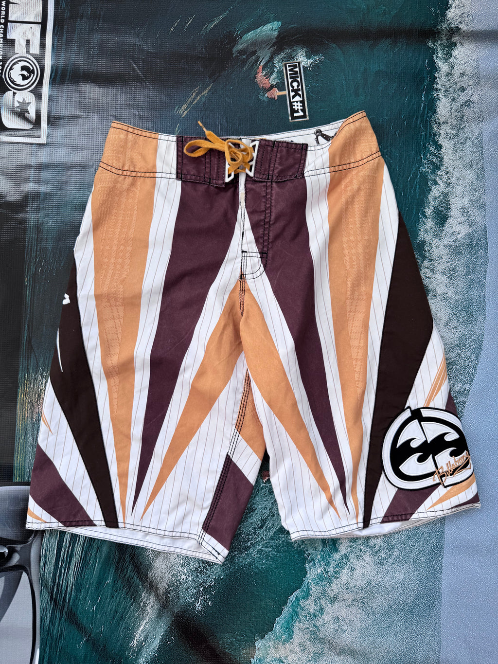 Y2K Billabong Andy Irons boardshorts yellow mustard/white/brown size 28 – front view