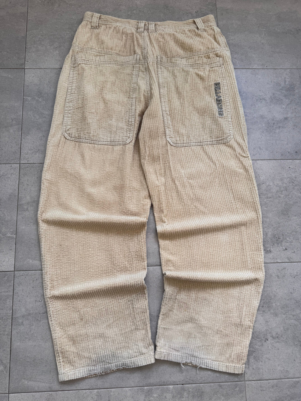 Y2K Billabong corduroy pants in light camel, size L, vintage surf trousers - close-up detail