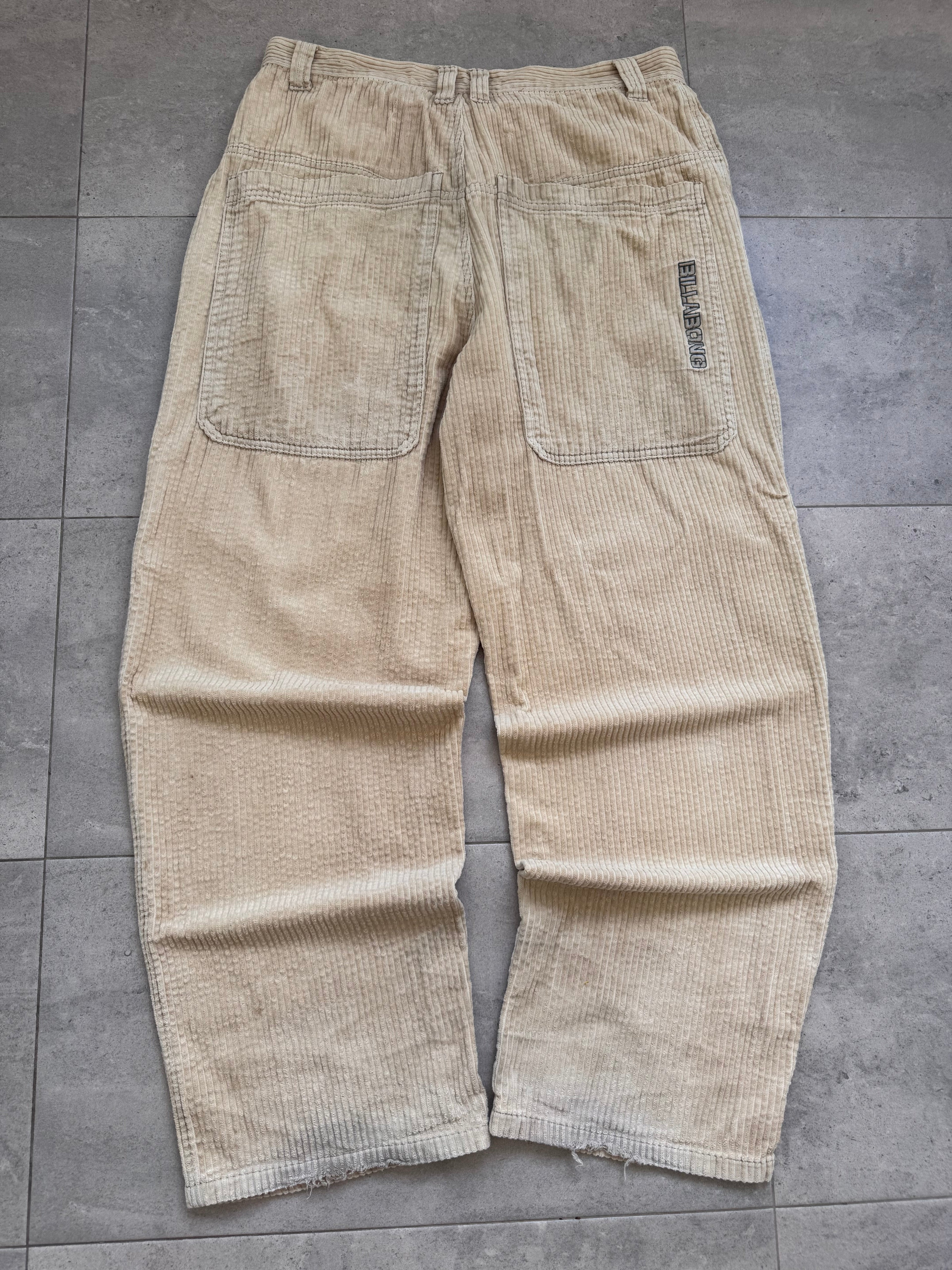 Y2K Billabong corduroy pants in light camel, size L, vintage surf trousers - close-up detail