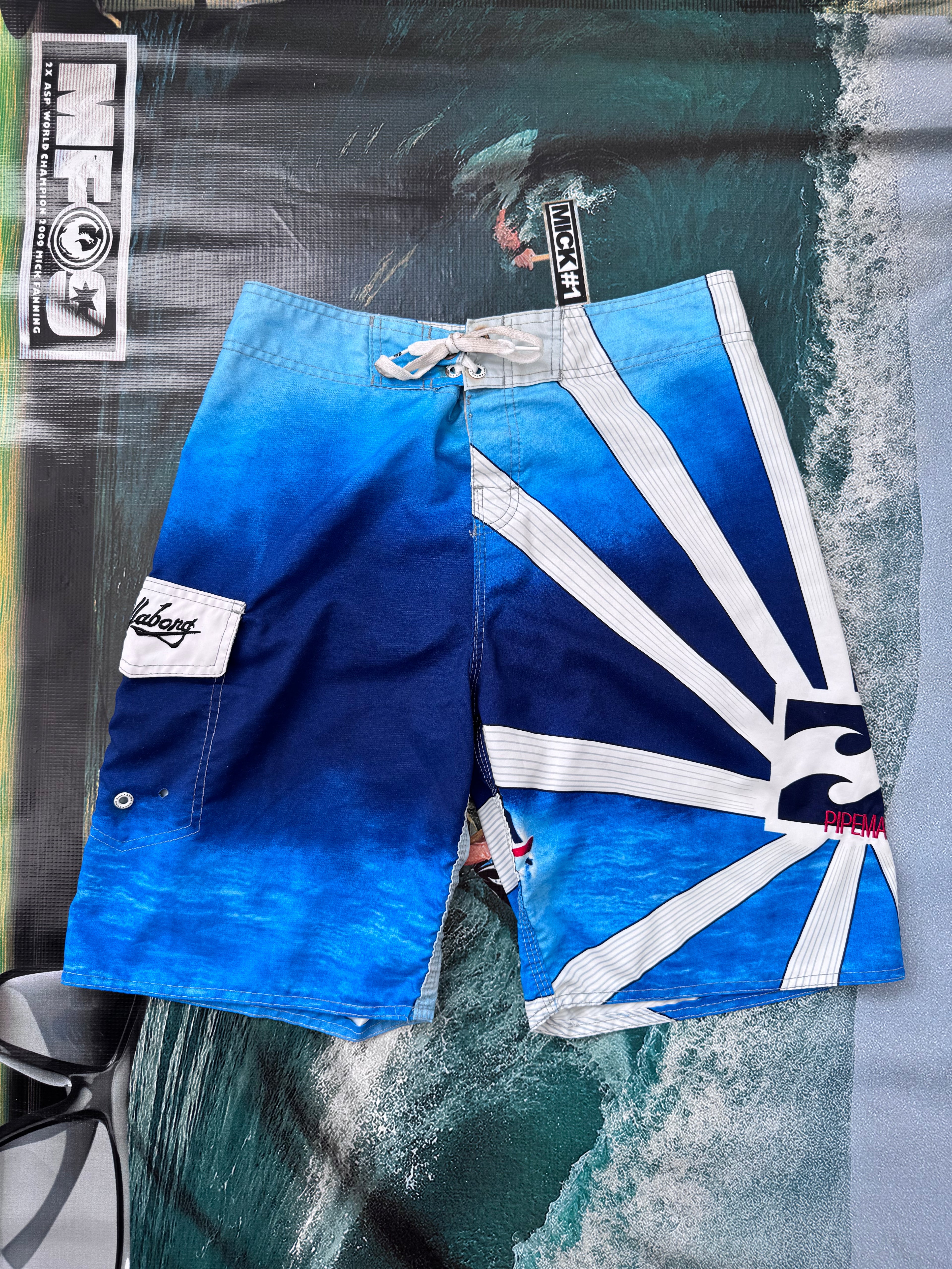 Y2K Billabong Andy Irons boardshorts blue/white size 32 – front view