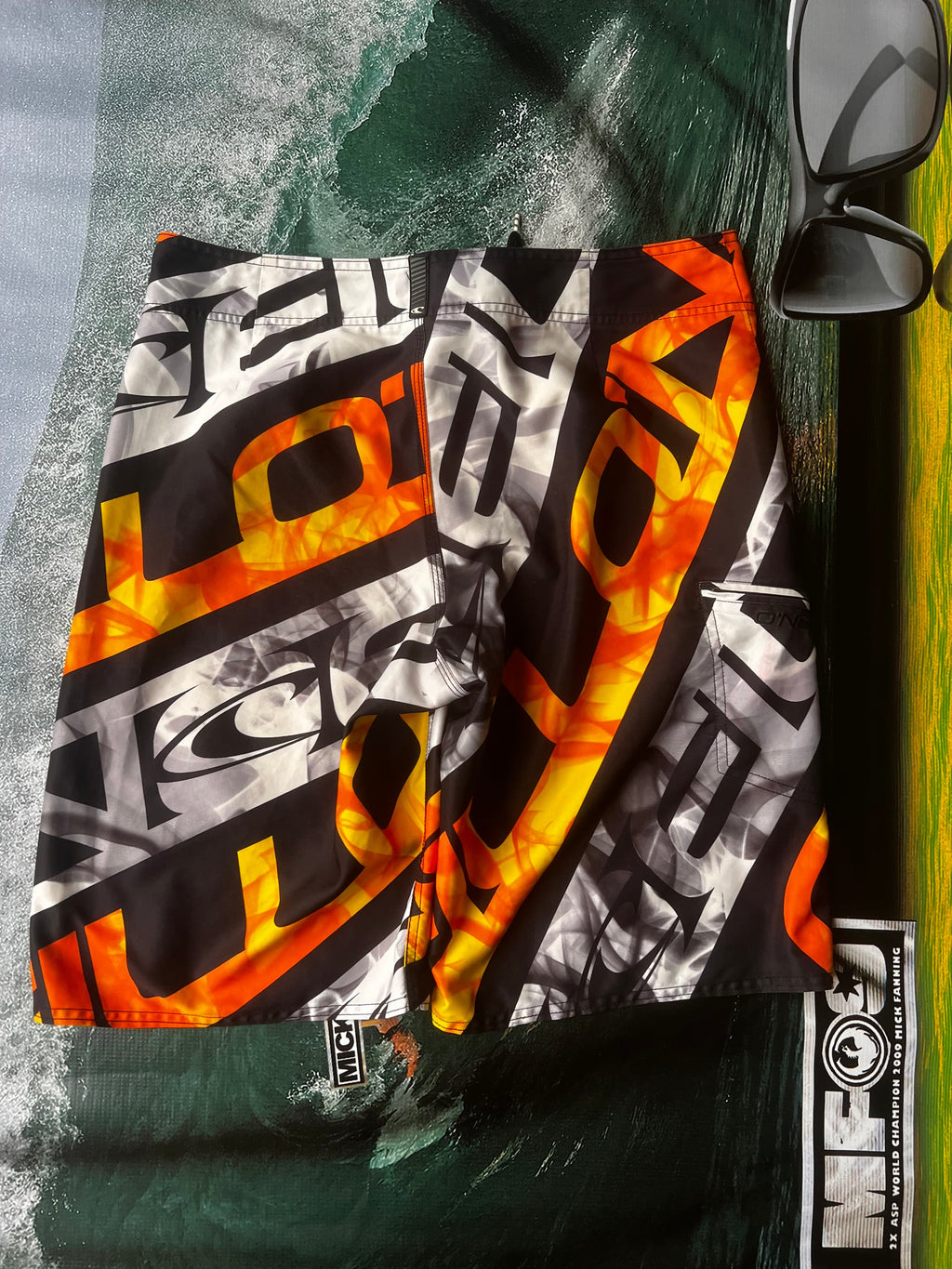 Vintage O'Neill Y2K Flame All Over Print Board Shorts (34)