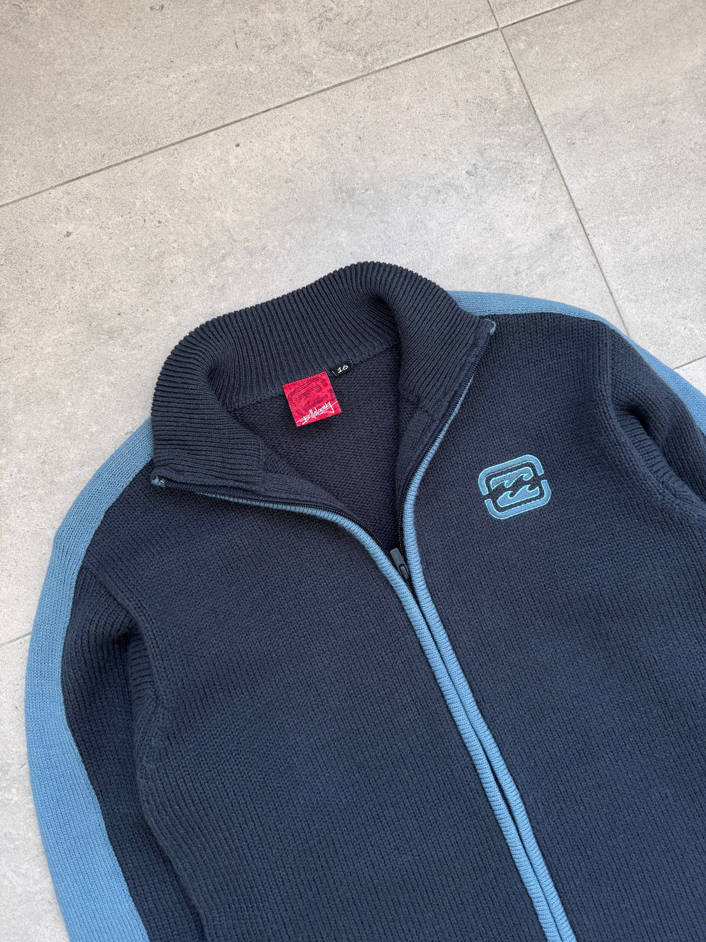 Y2K Billabong knit sweatshirt in navy and blue, fits small, vintage surf - detail view
