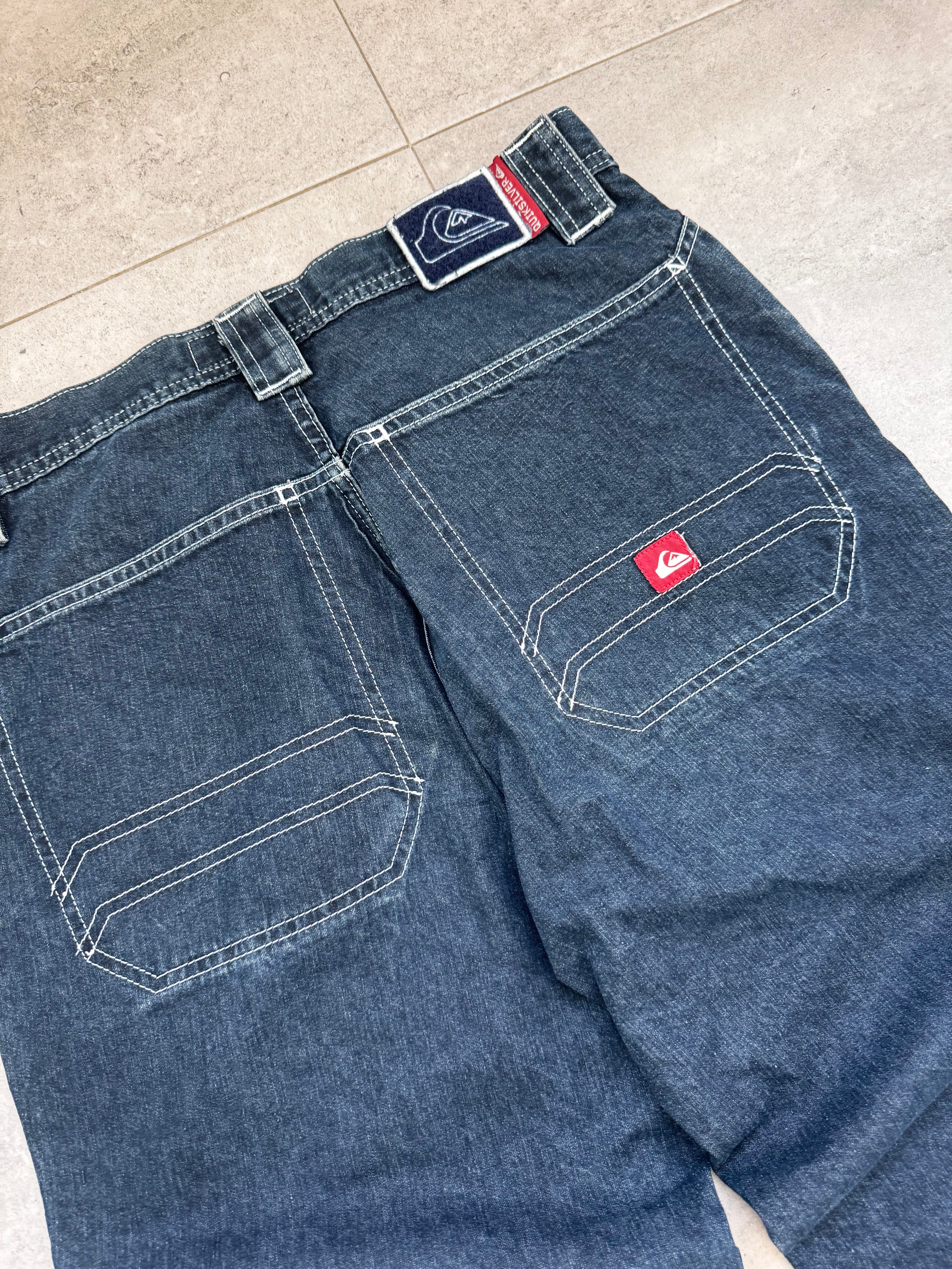 2000s Quiksilver baggy jeans logo tag — genuine vintage surfwear denim