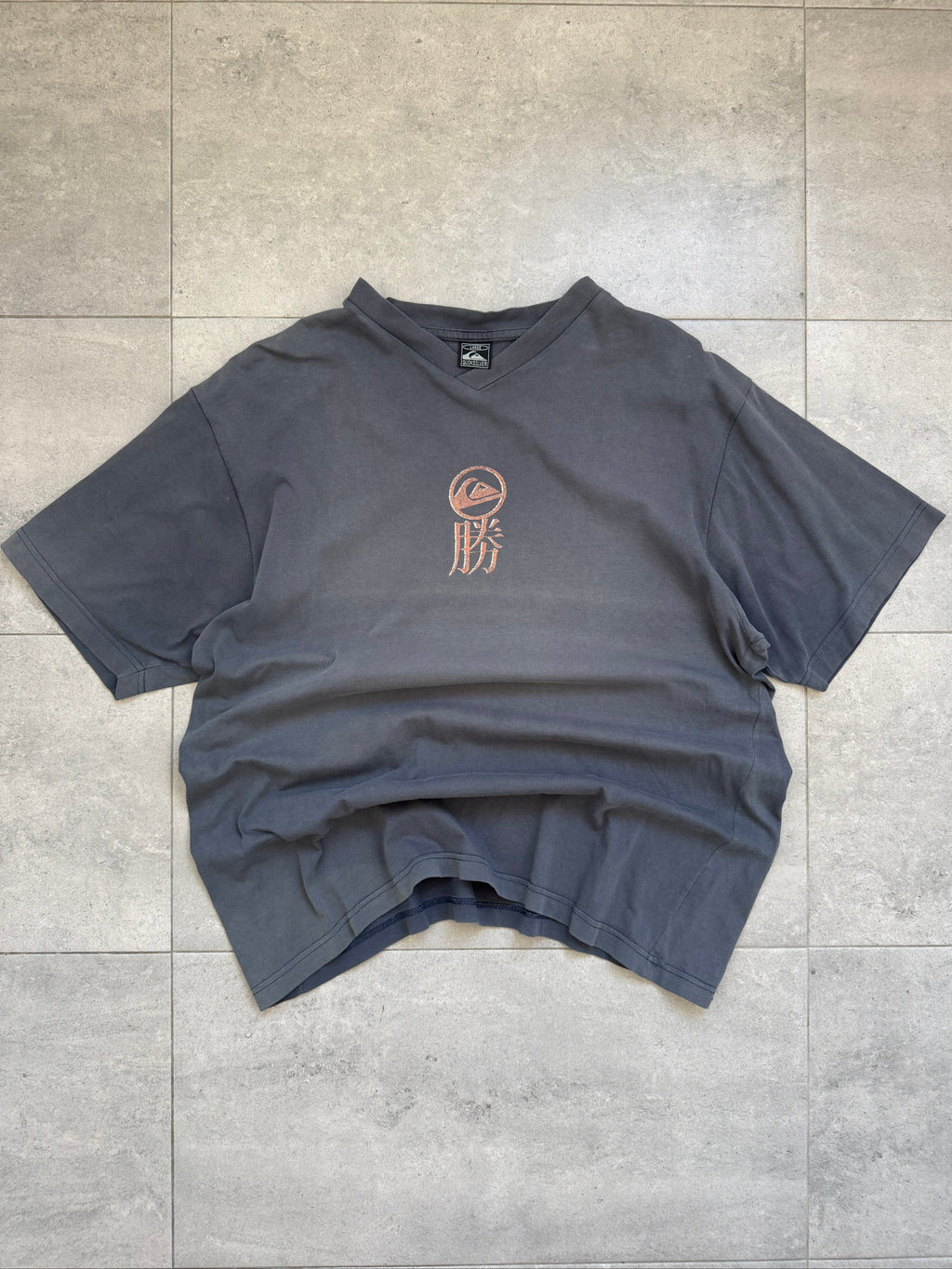 Vintage 90s Quiksilver t-shirt, faded dark grey, size L - front