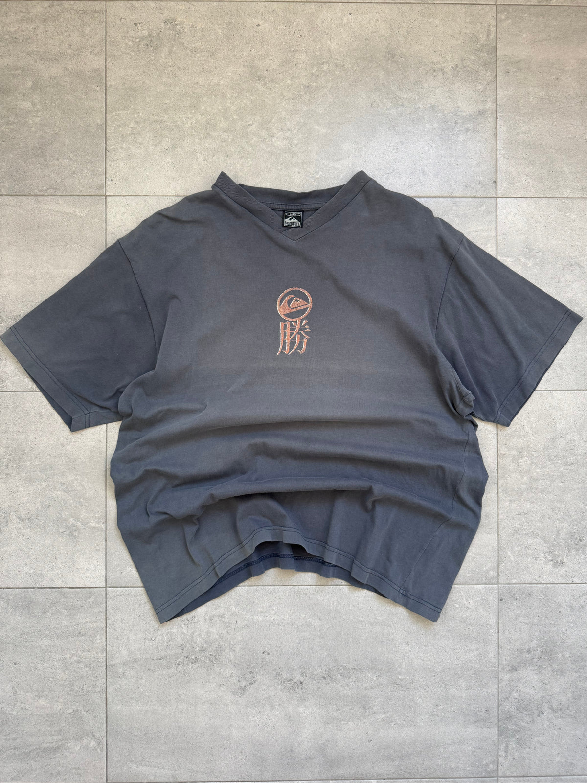 Vintage 90s Quiksilver t-shirt, faded dark grey, size L - front