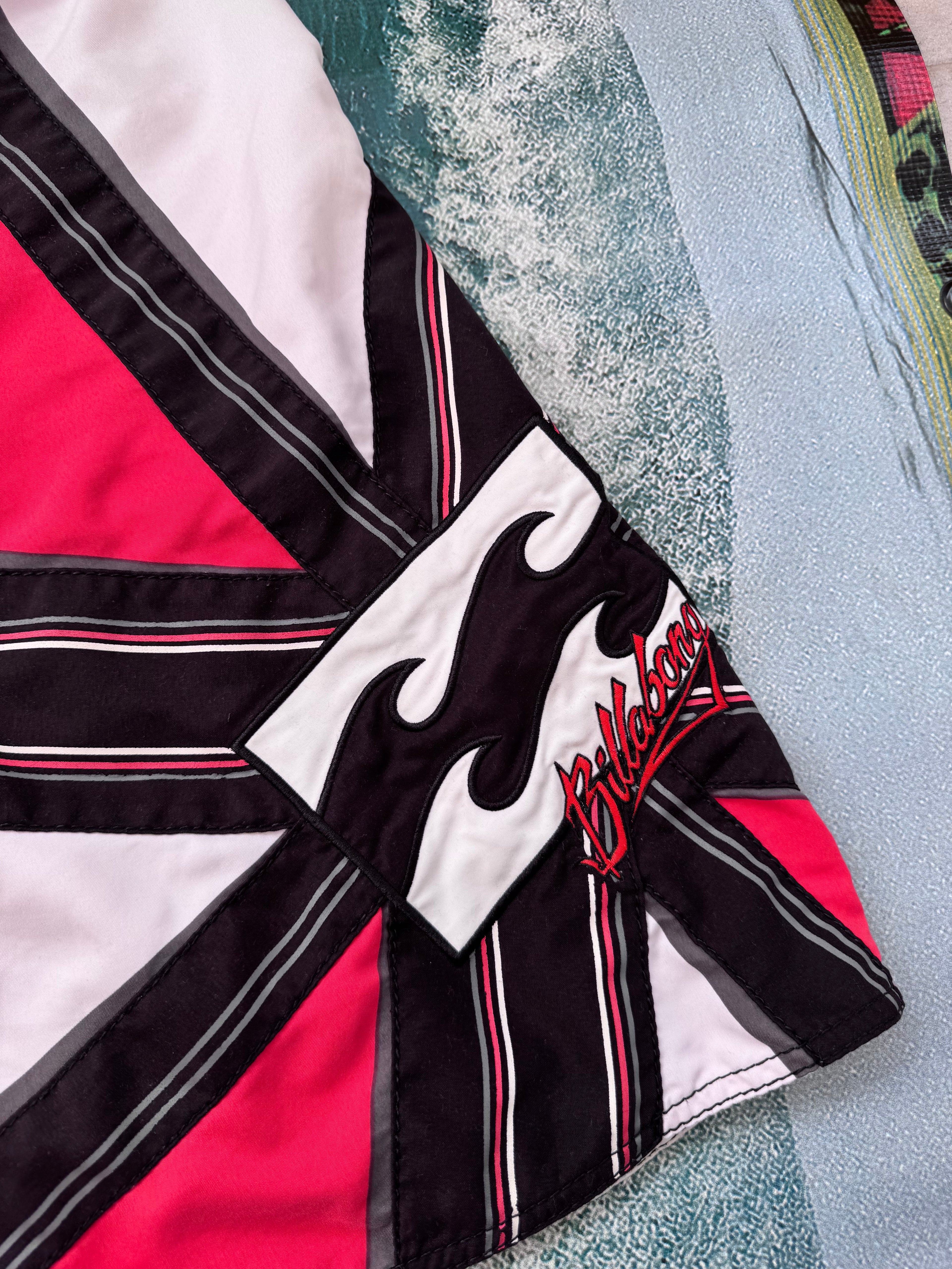 Y2K Billabong Andy Irons boardshorts light red/white/black size 33 – back view