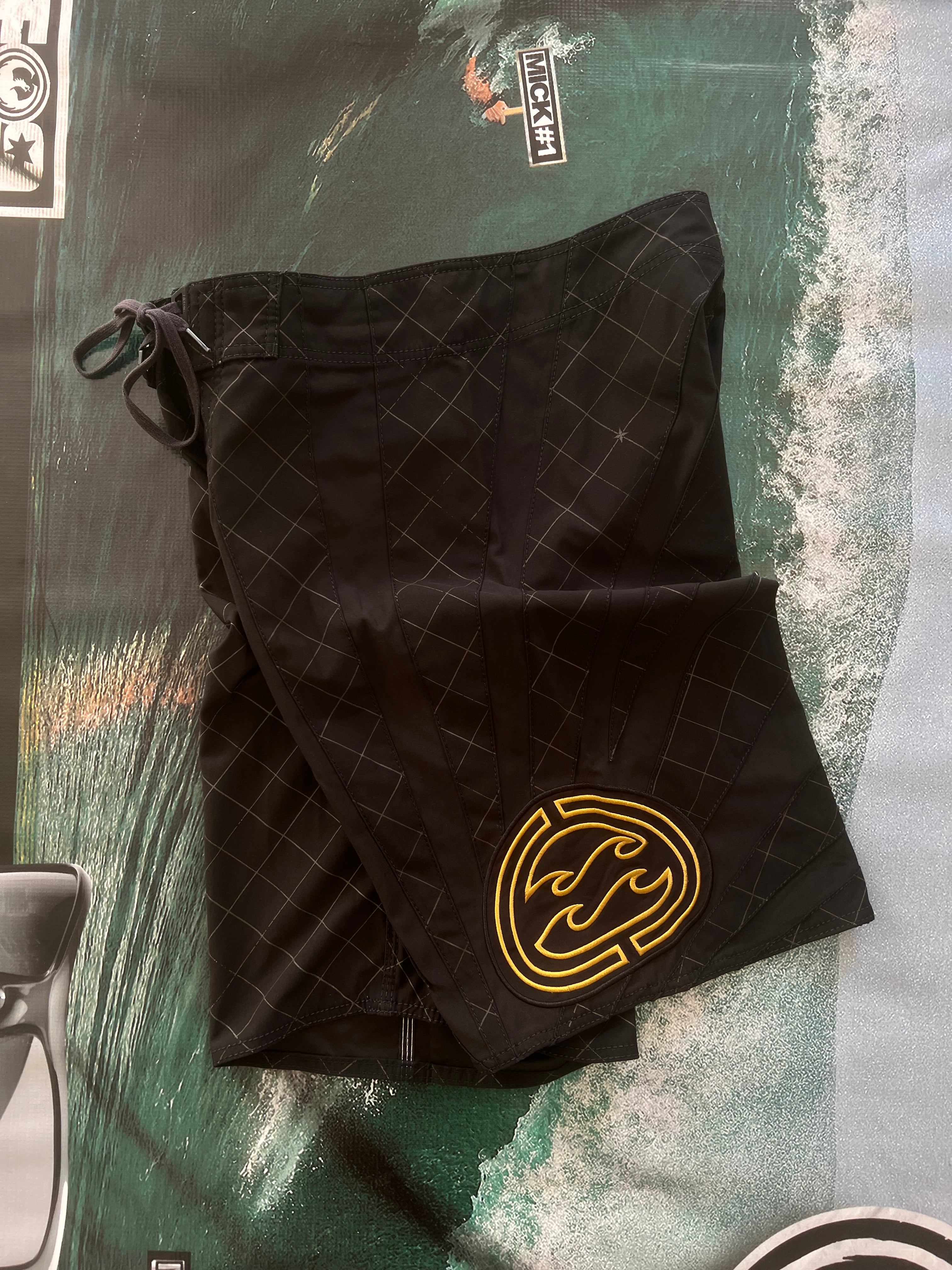 Y2K Billabong Andy Irons Rising Sun Platinum boardshorts waist 32 — rare collector piece — Backwash VTG