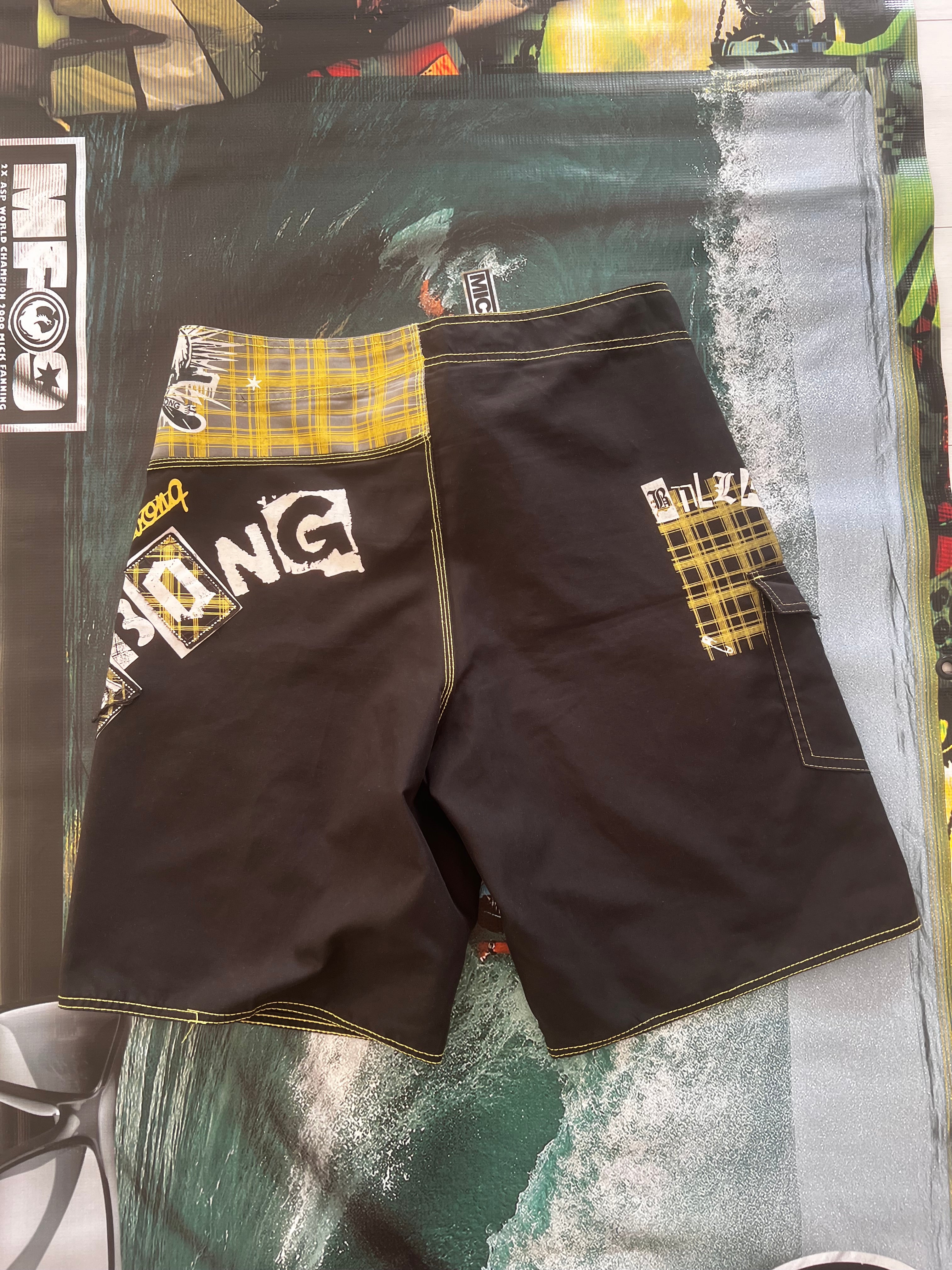 Y2K Billabong boardshorts back detail — rare vintage surf brand