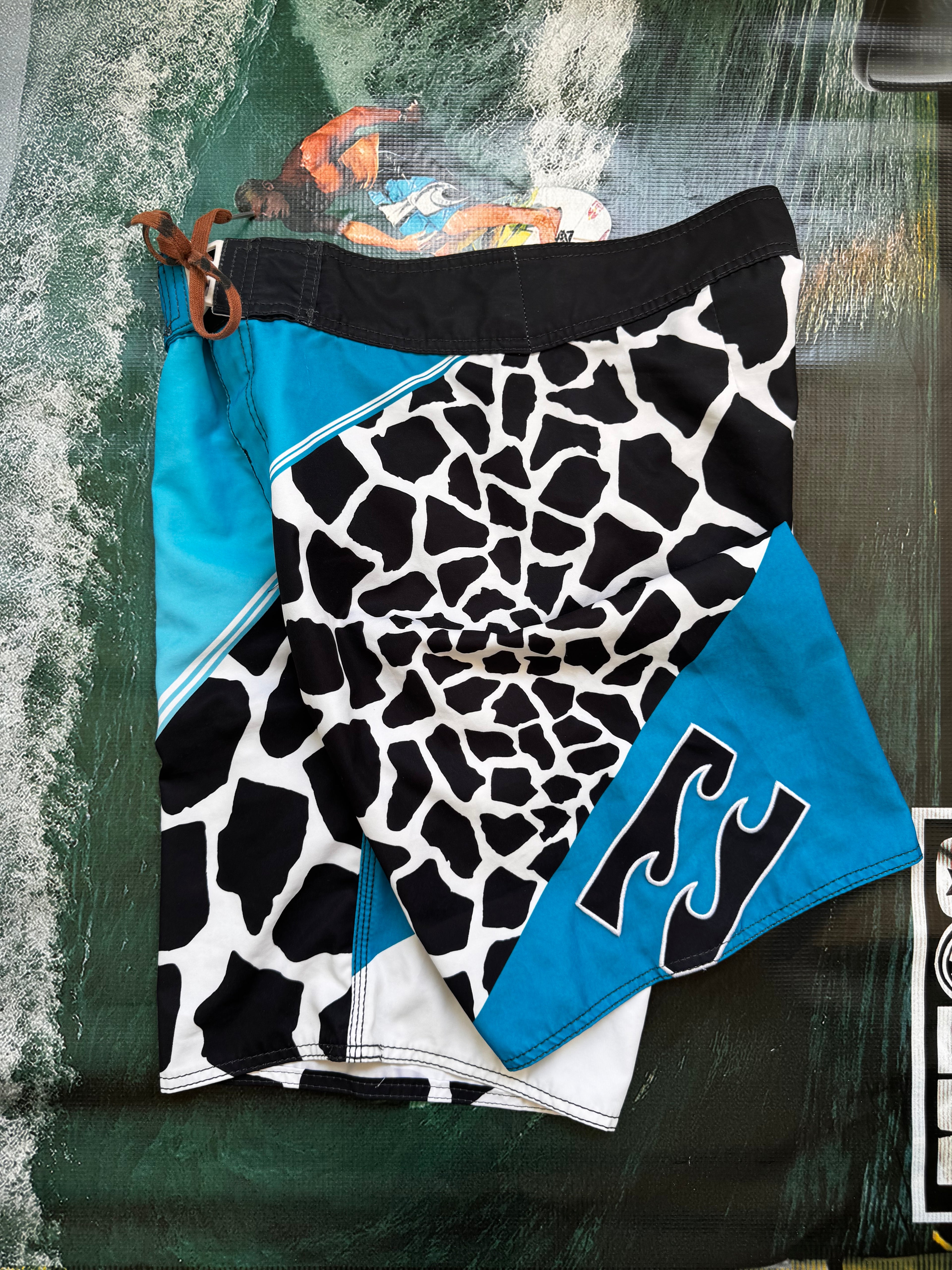 Billabong Taj Burrow Zero Gravity Signature boardshorts blue white black size 32