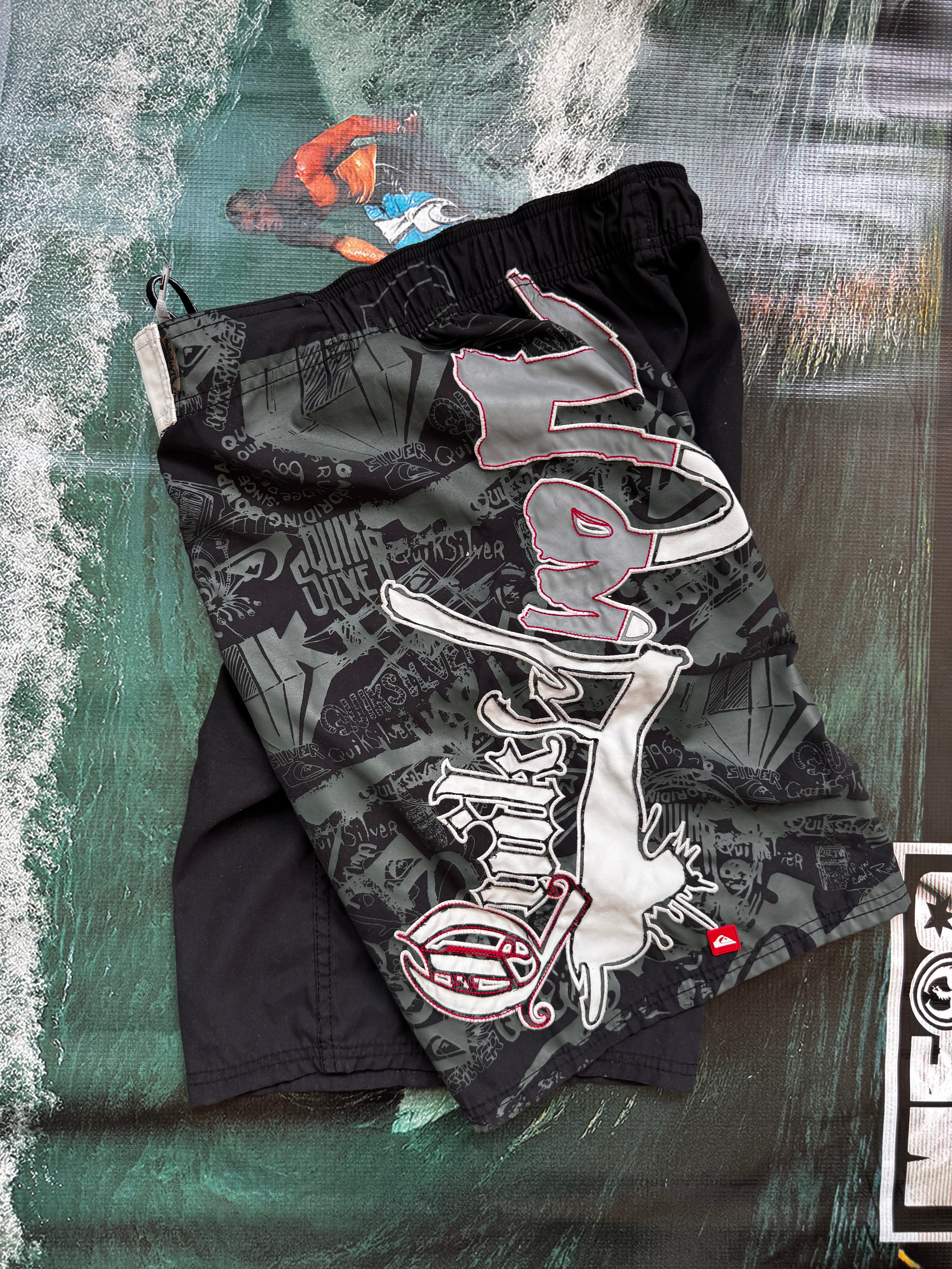 Y2K Quiksilver Boardshorts (S*)