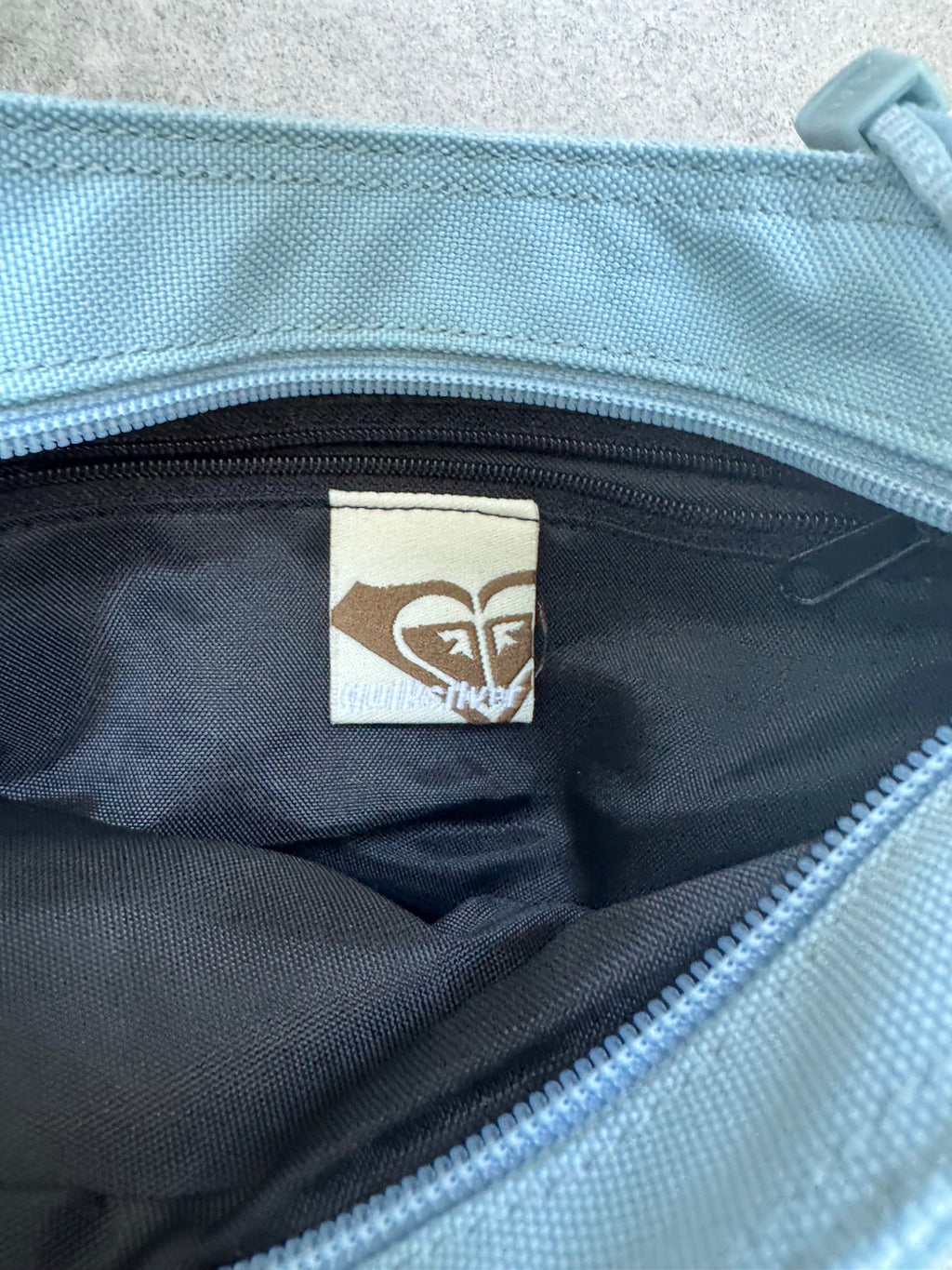 Vintage Y2K Roxy surf shoulder bag, blue - logo detail