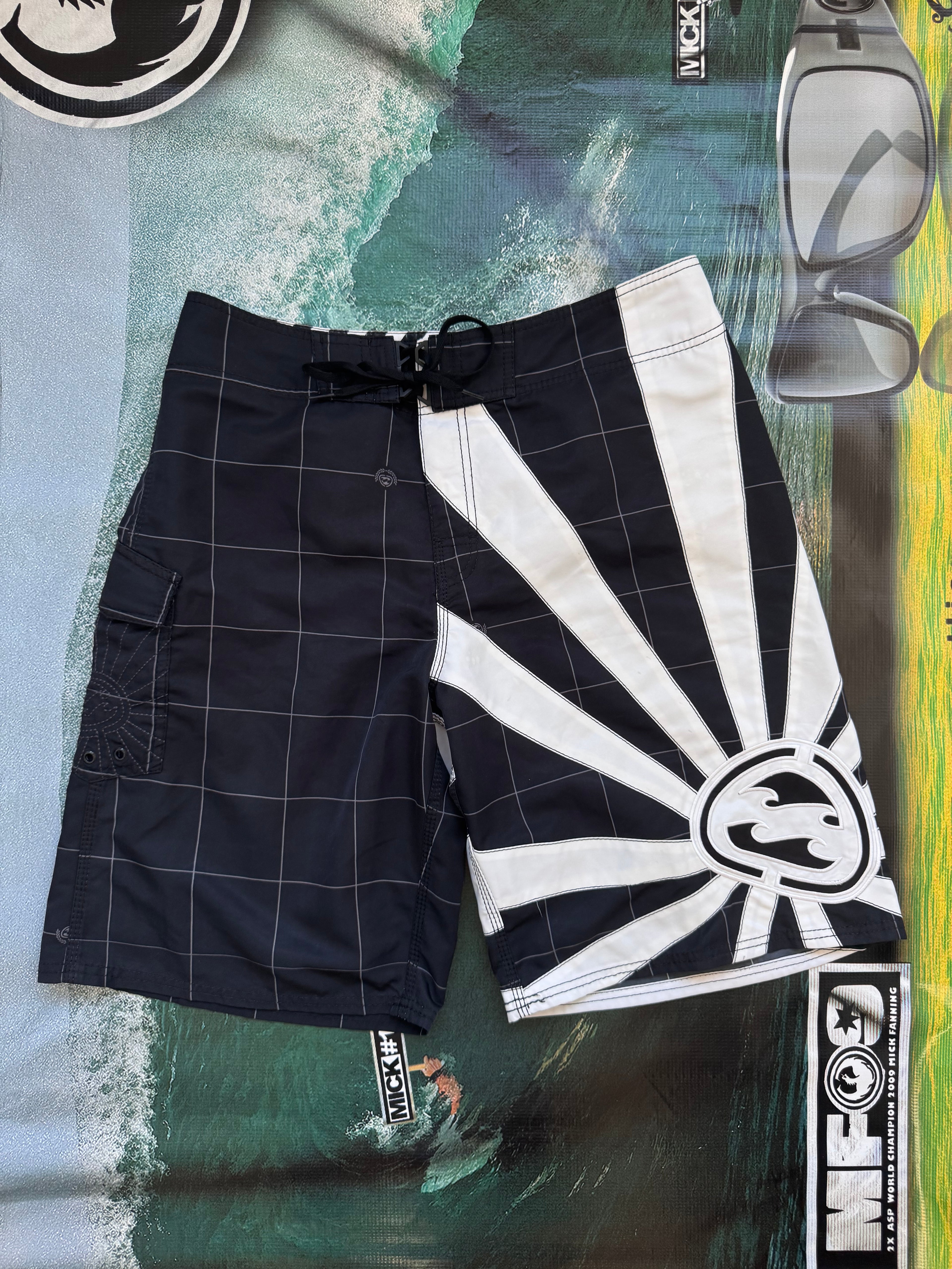Y2K Andy Irons Rising Sun boardshorts in black and white, size 34, Billabong grail - front view