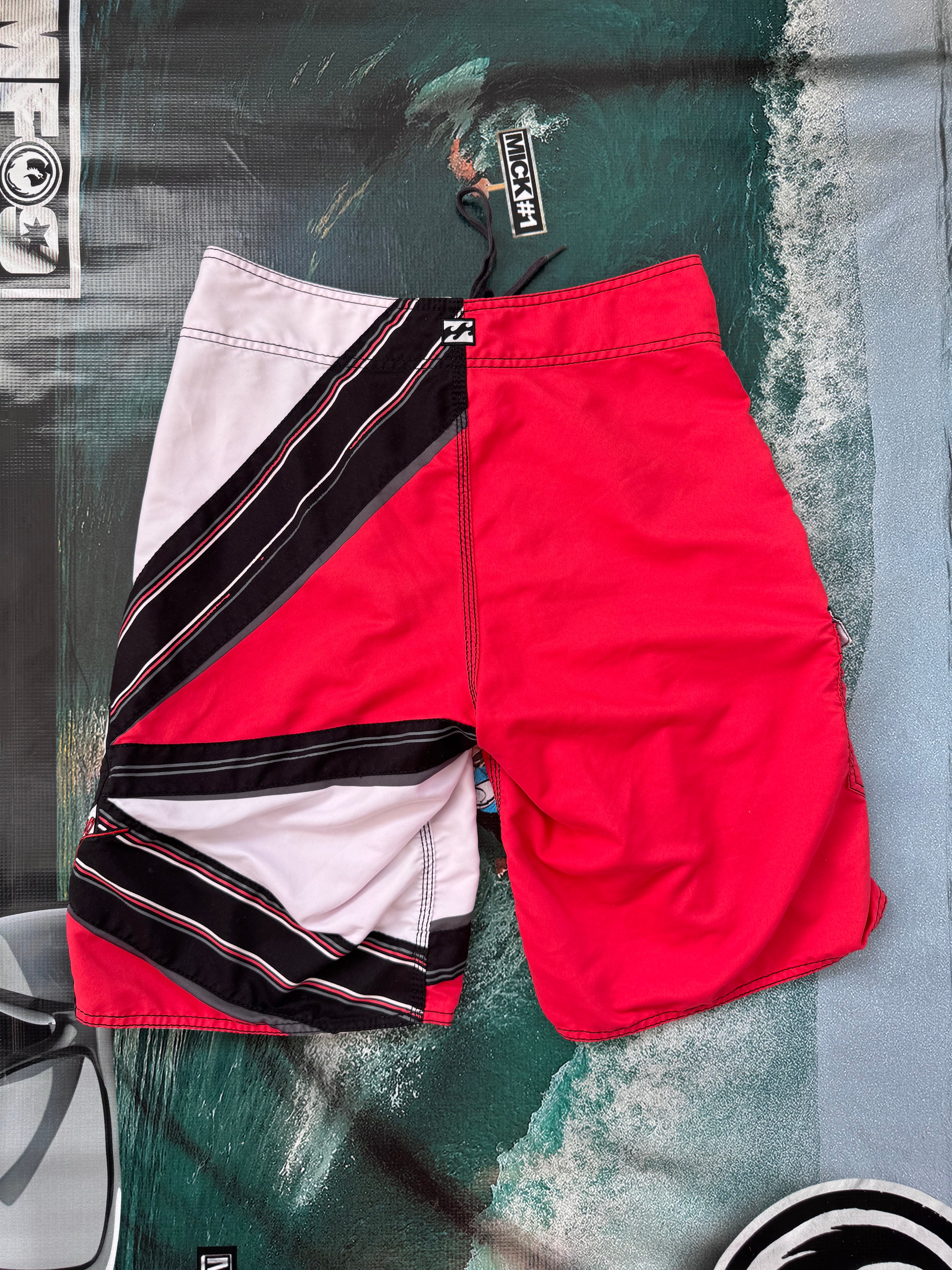 Y2K Billabong Andy Irons boardshorts light red/white/black size 33 – detail view