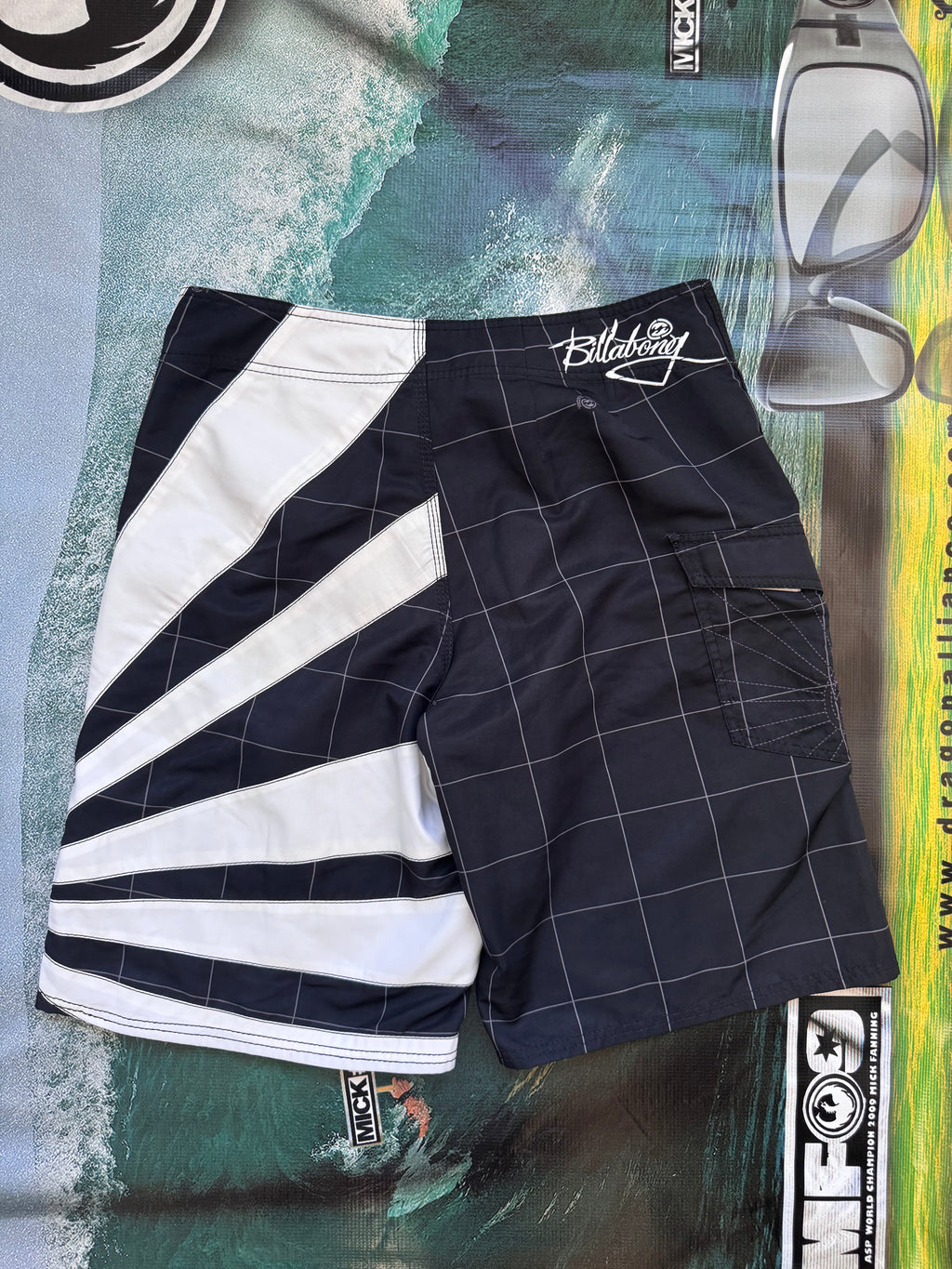 Y2K Andy Irons Rising Sun boardshorts in black and white, size 34, Billabong grail - label detail