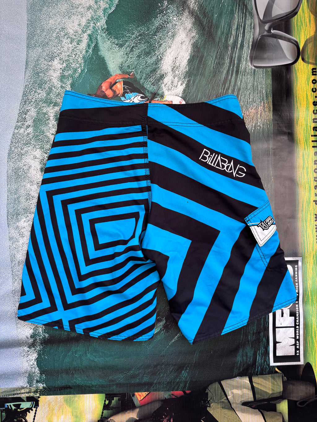 Y2K Billabong Taj Burrow boardshorts blue/black/white size 32 – close-up