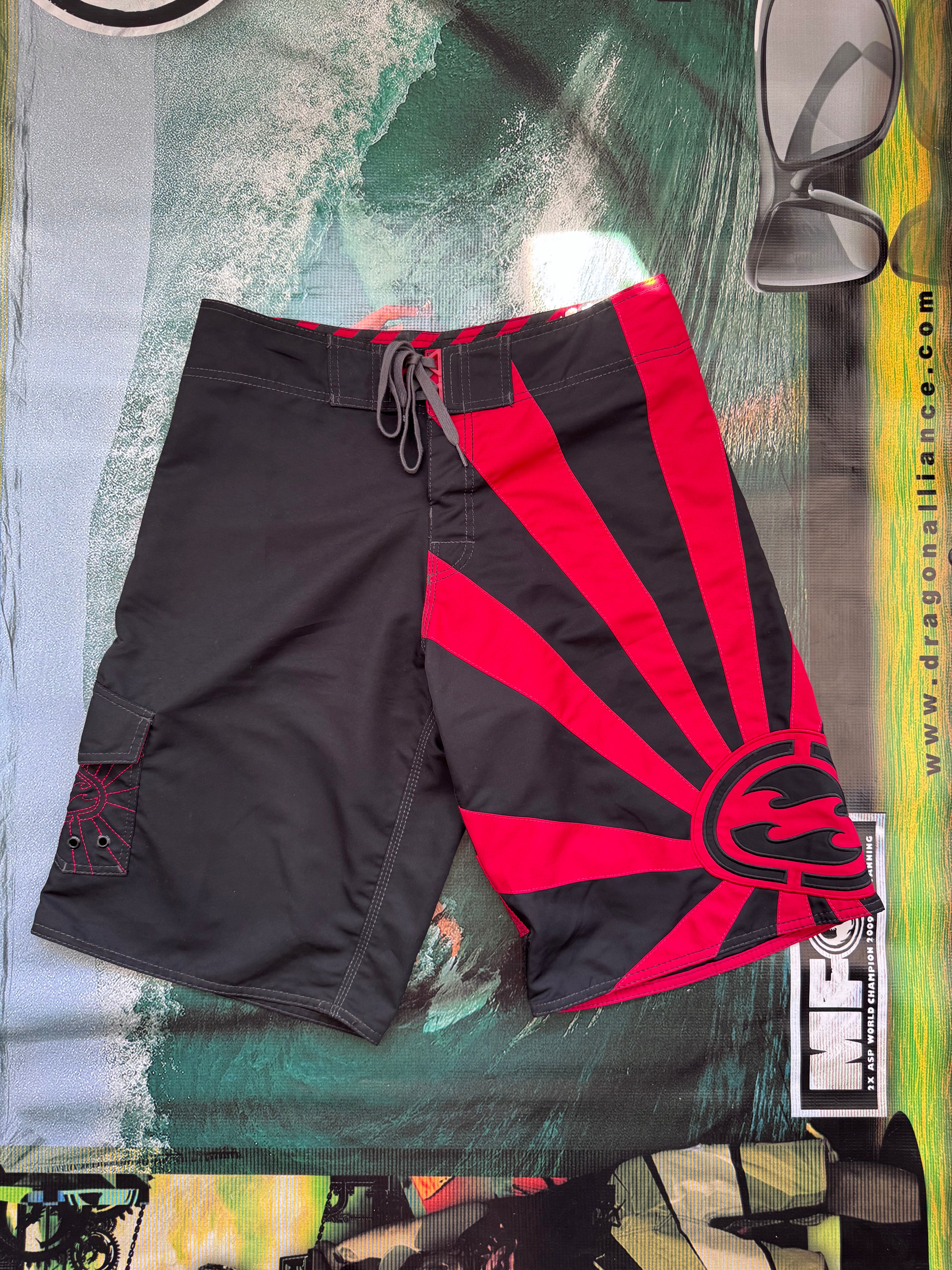Y2K Billabong Andy Irons boardshorts black/red size 33 – back view
