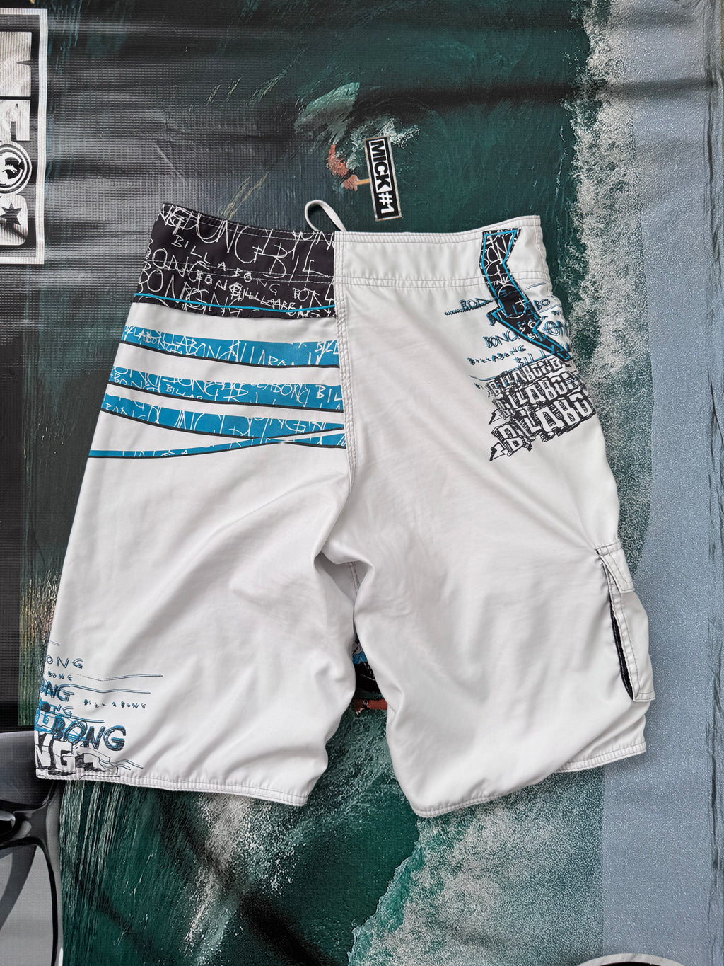 Y2K Billabong boardshorts white/black/blue size 30 – detail view