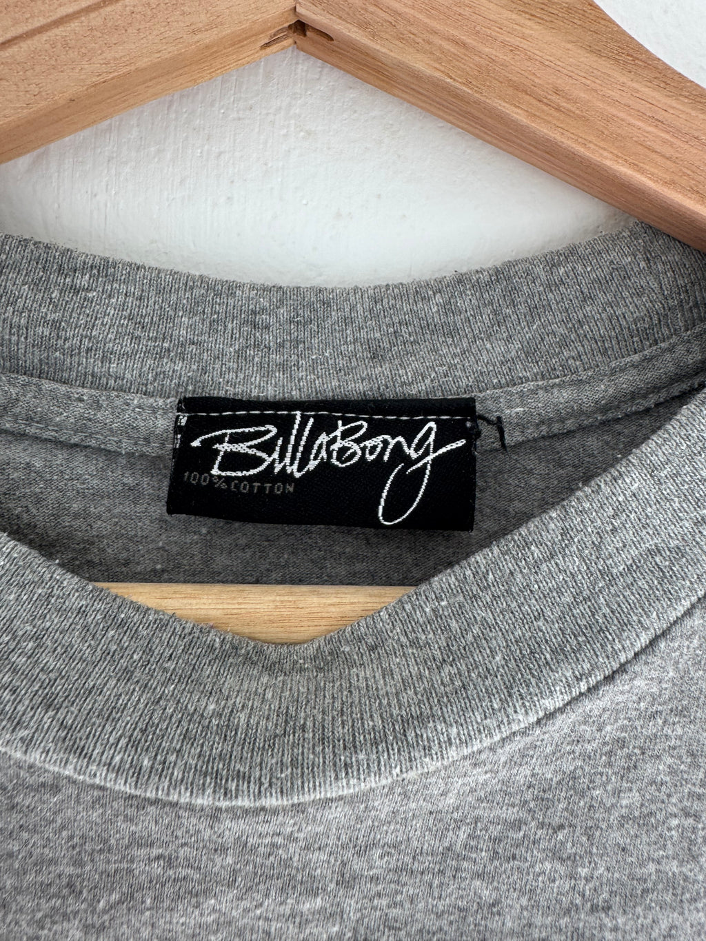 Y2K Billabong t-shirt grey size M – close-up