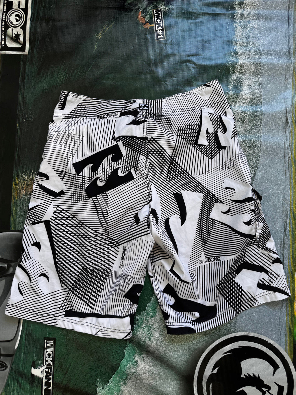 Vintage Y2K Billabong boardshorts, logo detail