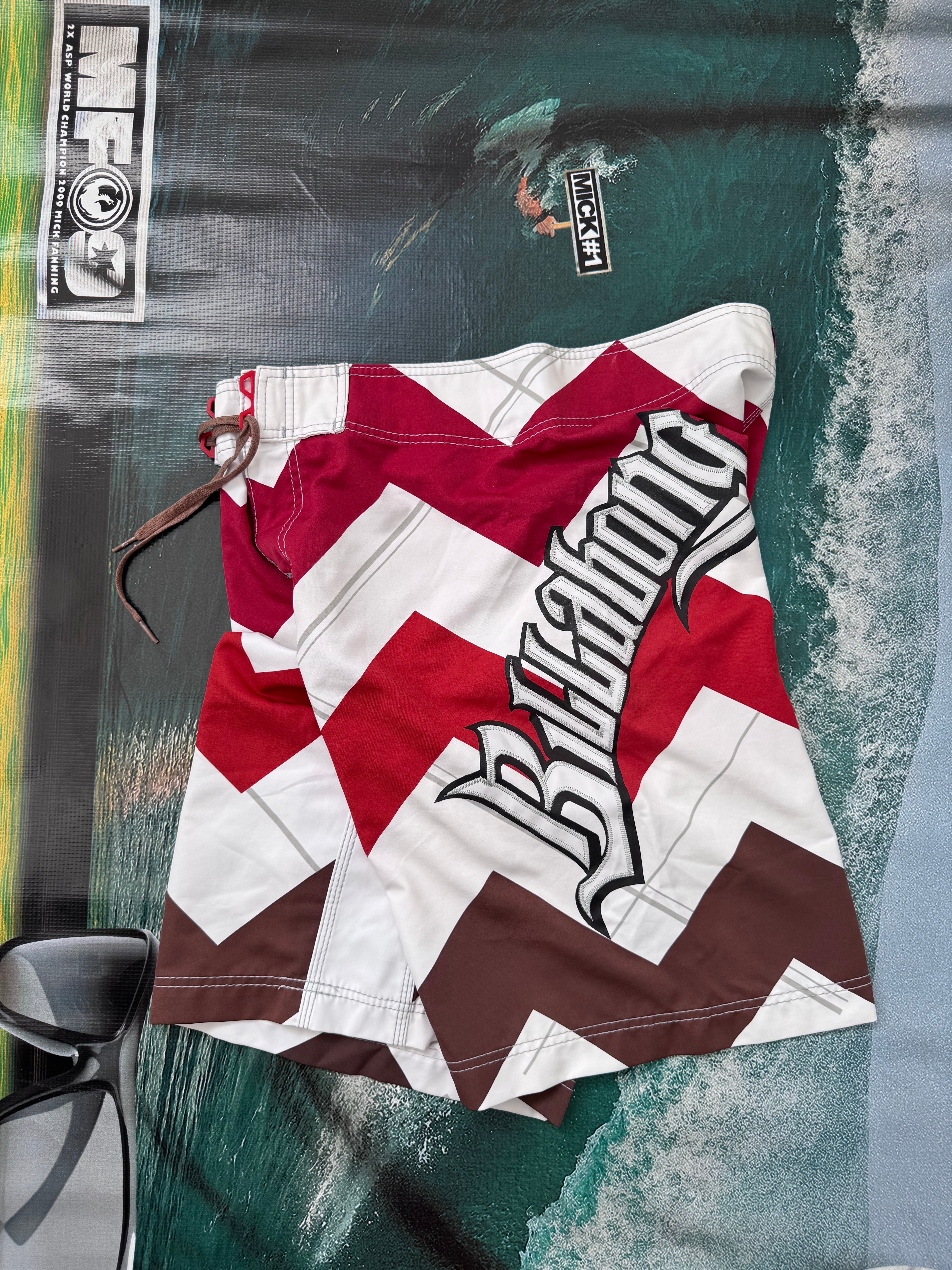 Y2K Billabong Joel Parkinson boardshorts white/red/brown size 34 – front view