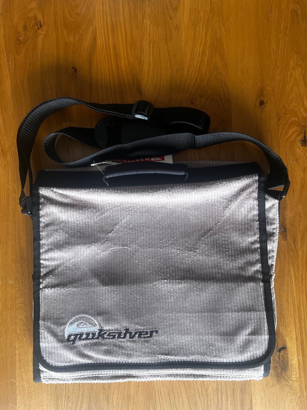 Vintage 90´s Quiksilver corduroy Messenger Bag * DEADSTOCK